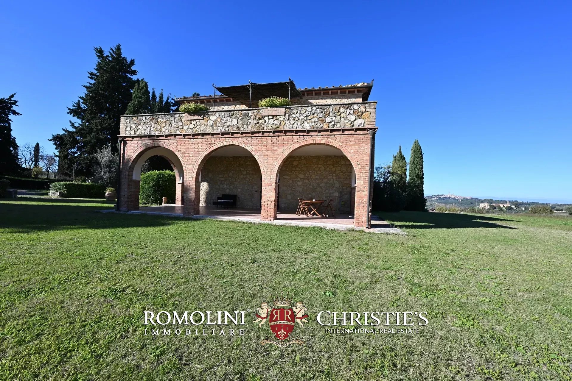35 Bedroom Vineyard's Image 3
