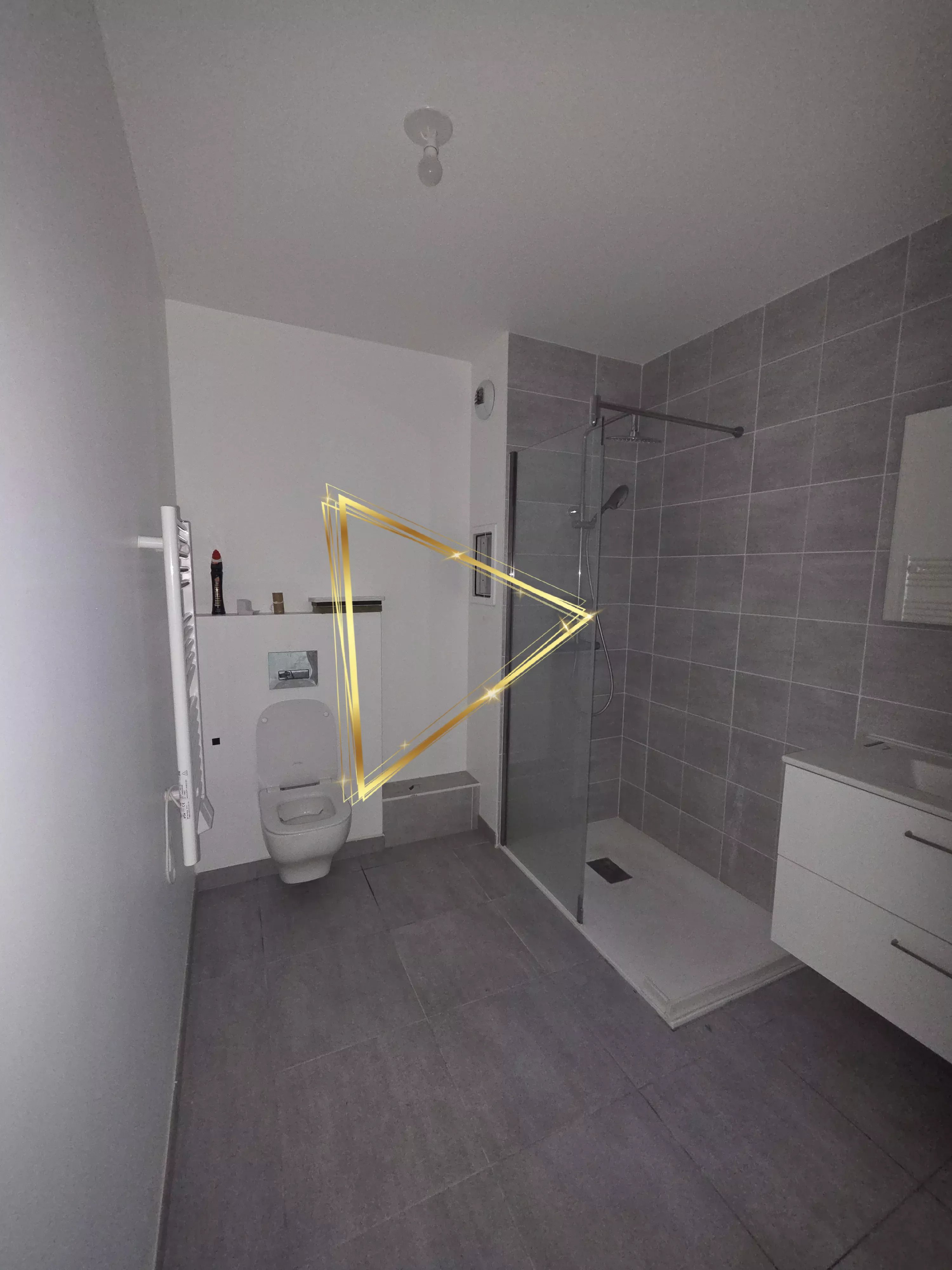 Studio au 4ème étage avec balcon et DPE C – Bois-Colombes.