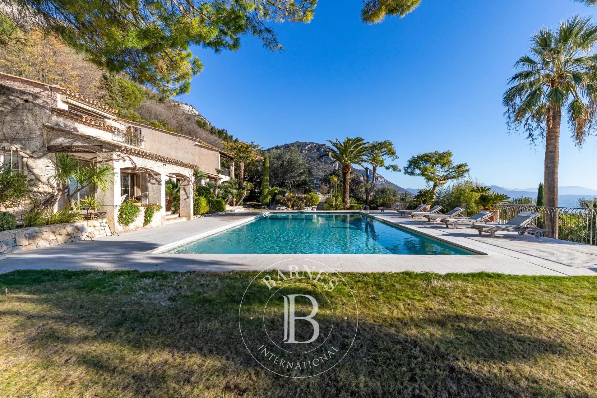 Exceptional Estate with Panoramic Sea View