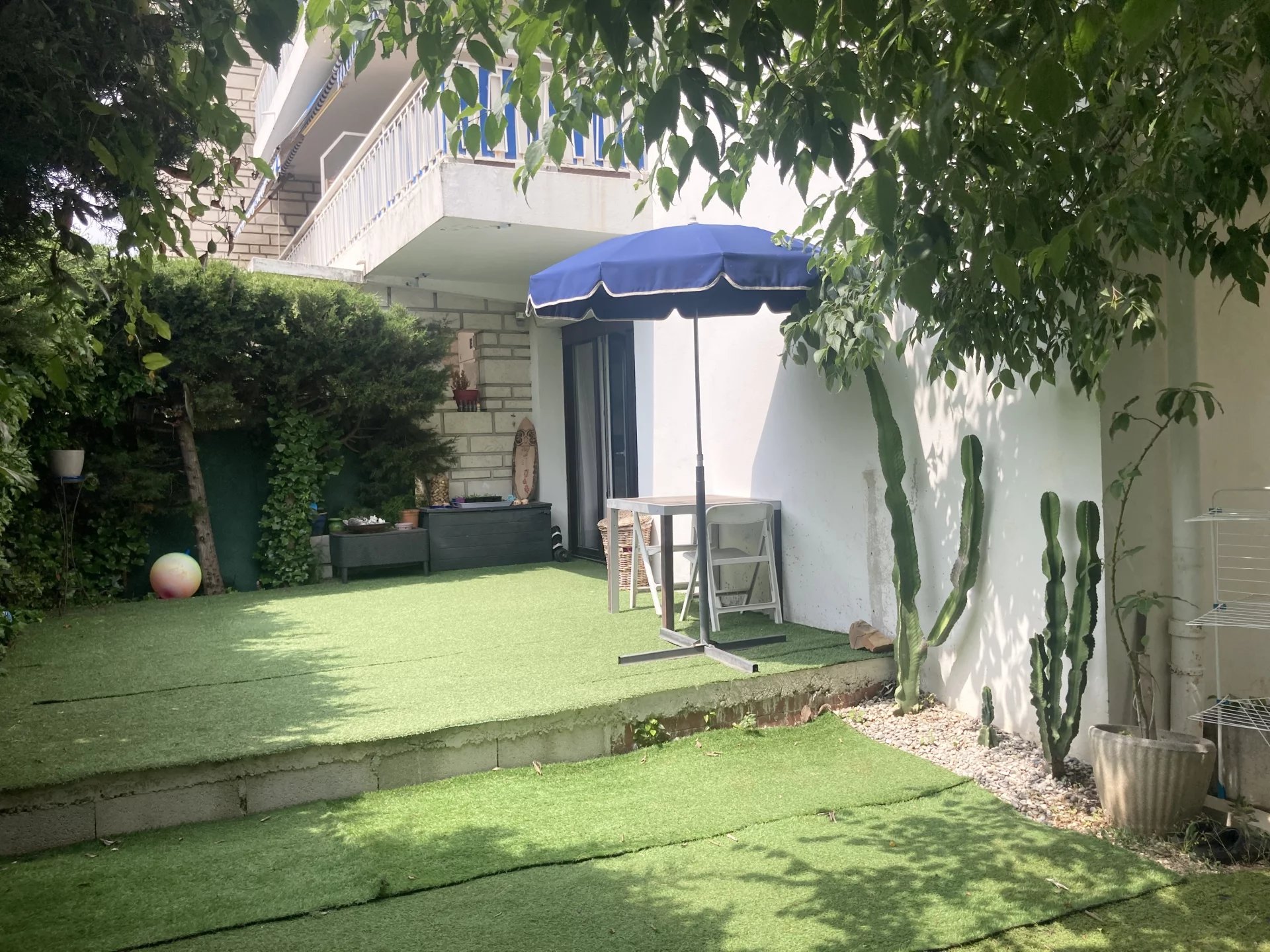 REZ DE JARDIN / ANTIBES - JUAN LES PINS À PIED