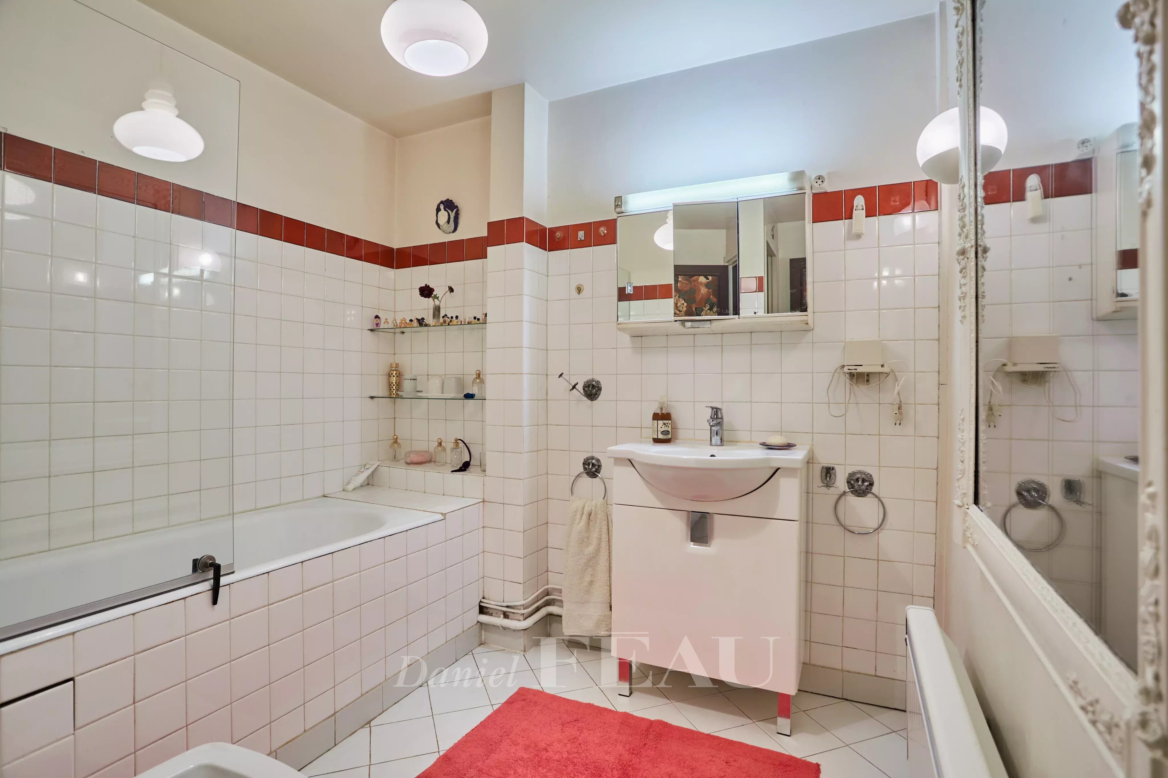 Sale Apartment Paris 8th