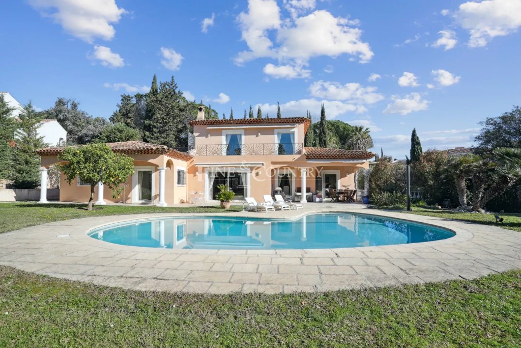 Villa for sale in Mandelieu — Recent Villa for sale in Mandelieu, Cote d’Azur, 5mn away from golf and beach