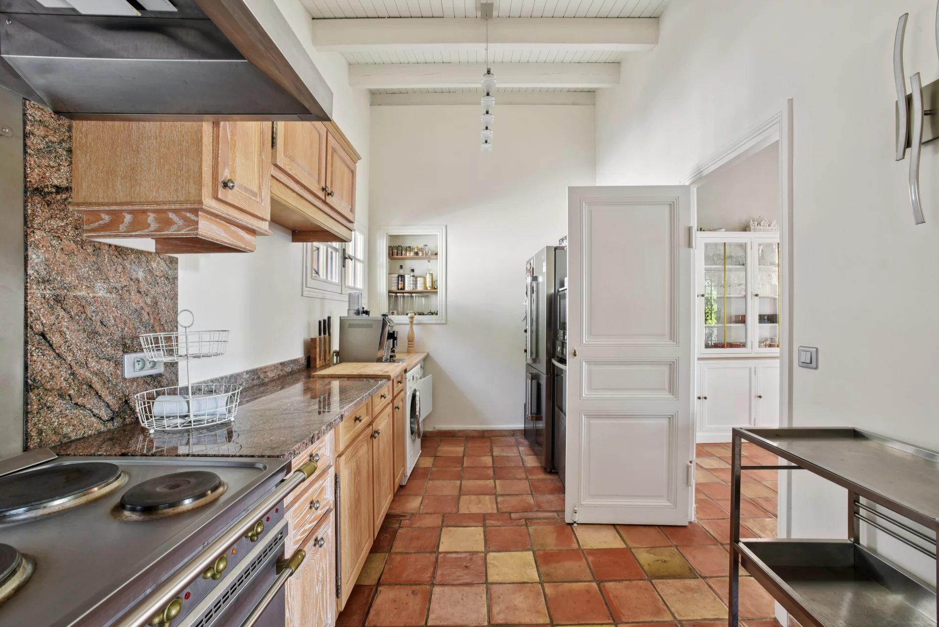 Charming Riviera villa with pool and sea view glimpsese