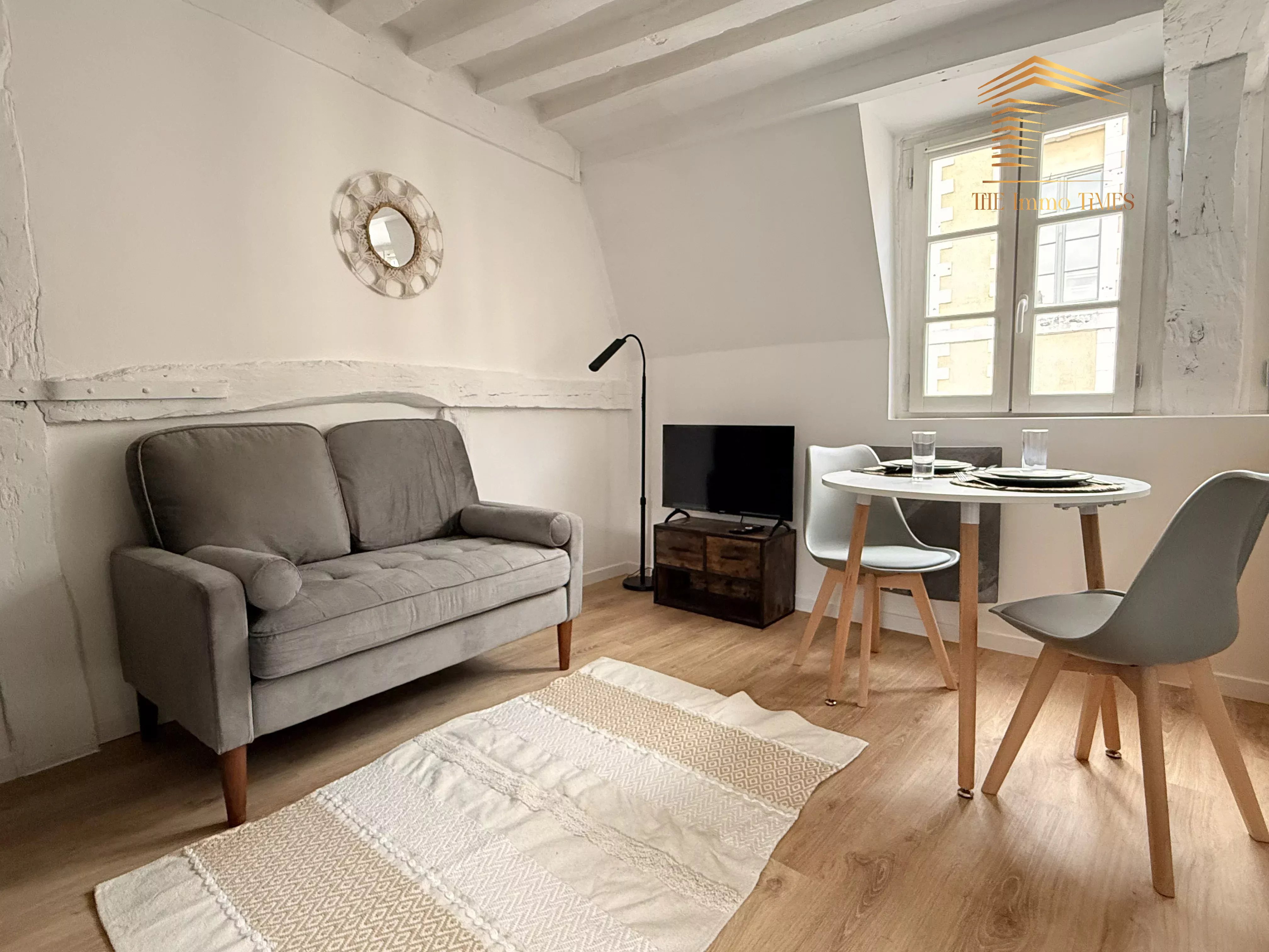 🏡 À VENDRE – Un appartement meublé – Hyper centre rive droite. - Photo 2
