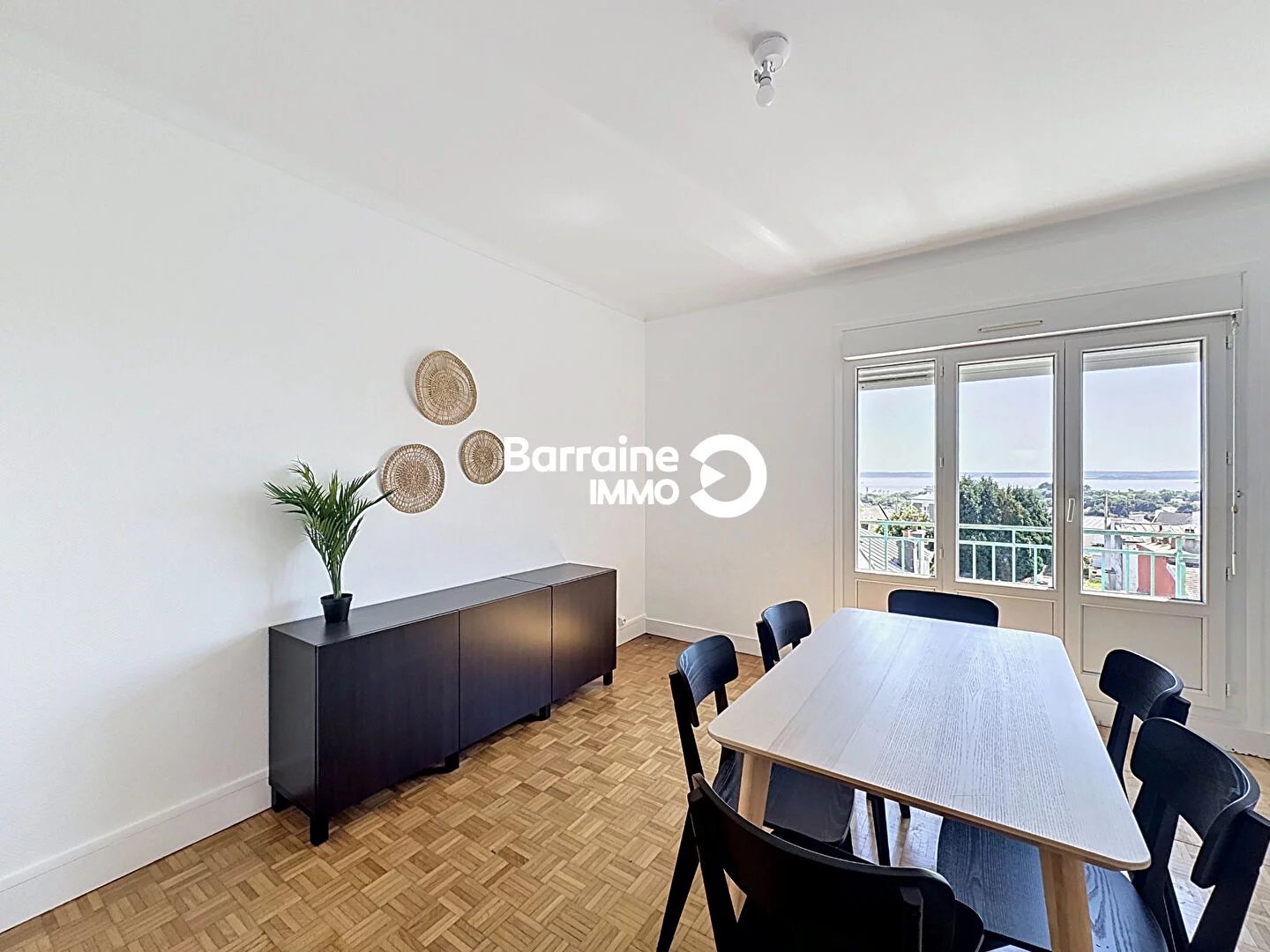 LOCATION MEUBLE BREST APPARTEMENT T5 RÉNOVÉ  AVEC GARAGE  VUE MER