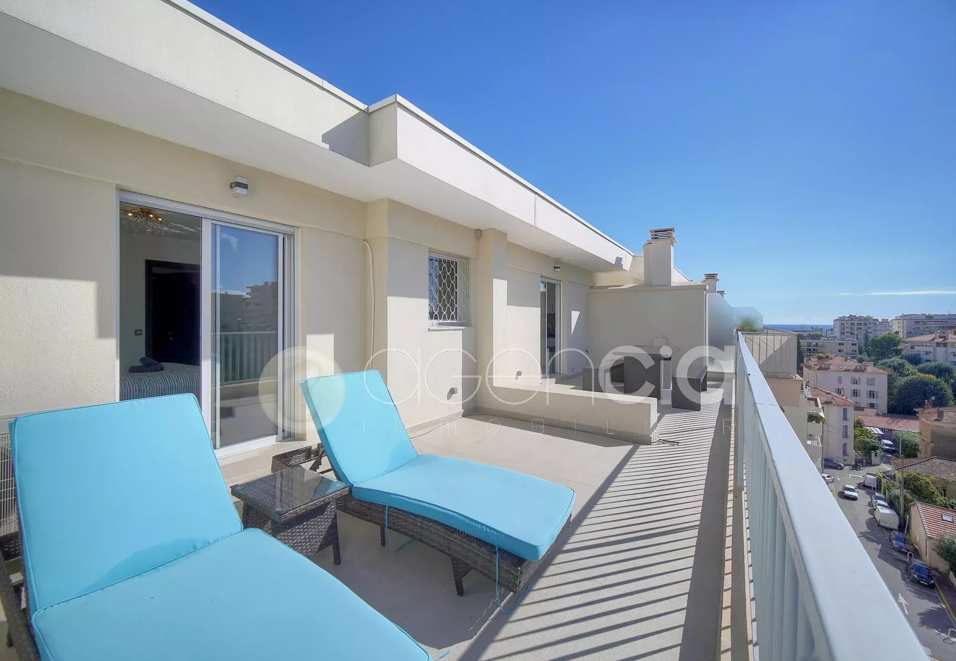 DERNIER ETAGE IMMENSE TERRASSE