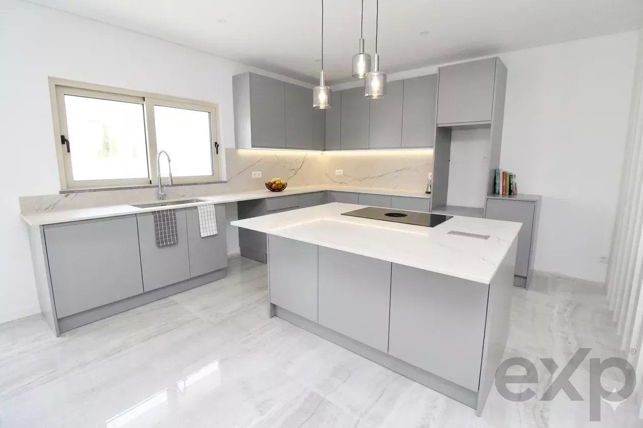 Luxurious V3 + 1 Villa with Salt Water Pool 86869753 image 5