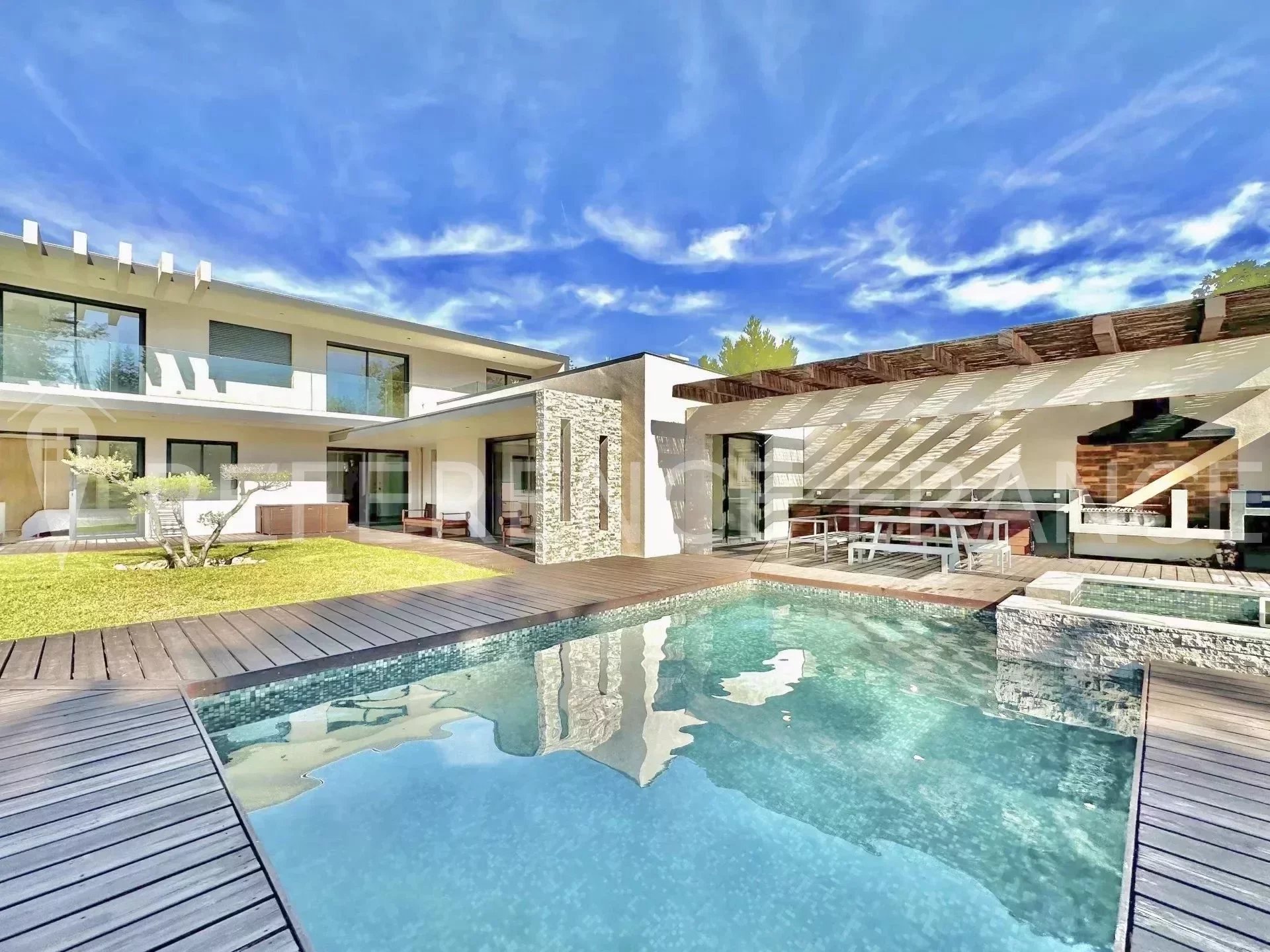 MOUGINS VILLAGE - NEUF - VILLA CONTEMPORAINE