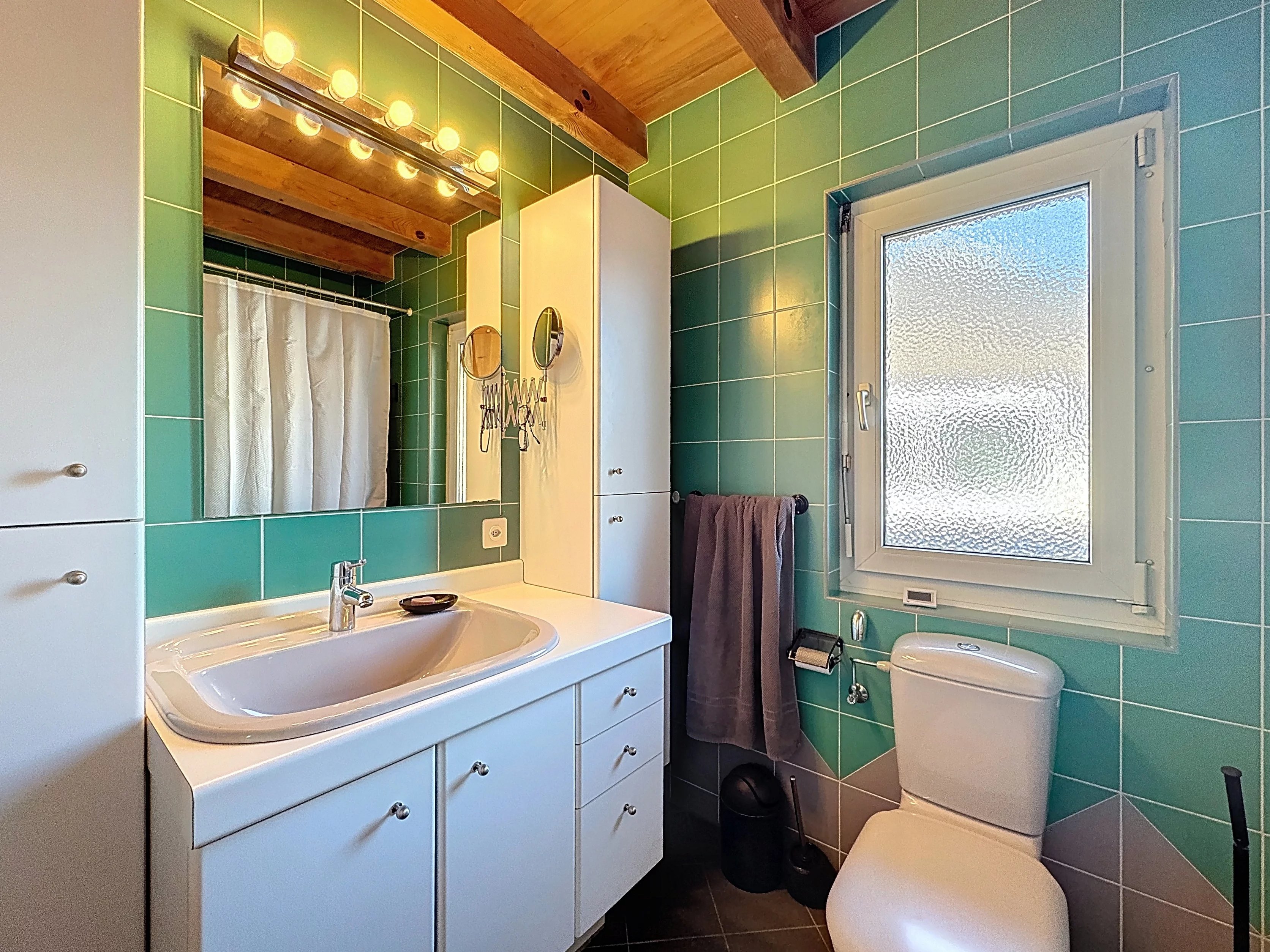 Spacieuse villa au calme, terrasse et jacuzzi