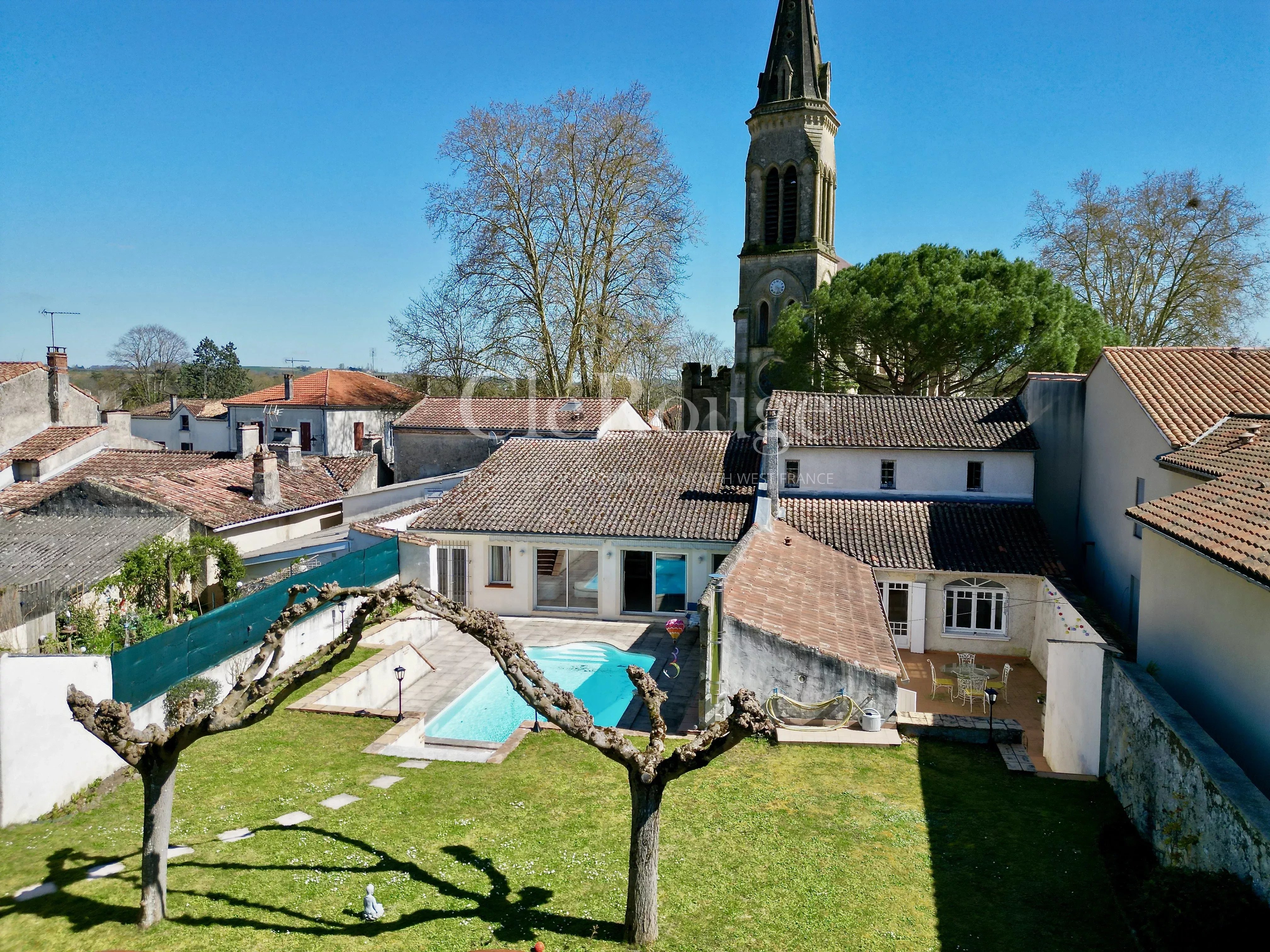 House in Nerac - view 1