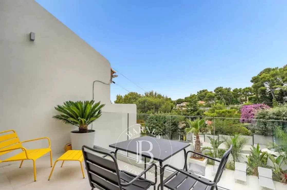 Ev Cassis - picture 6