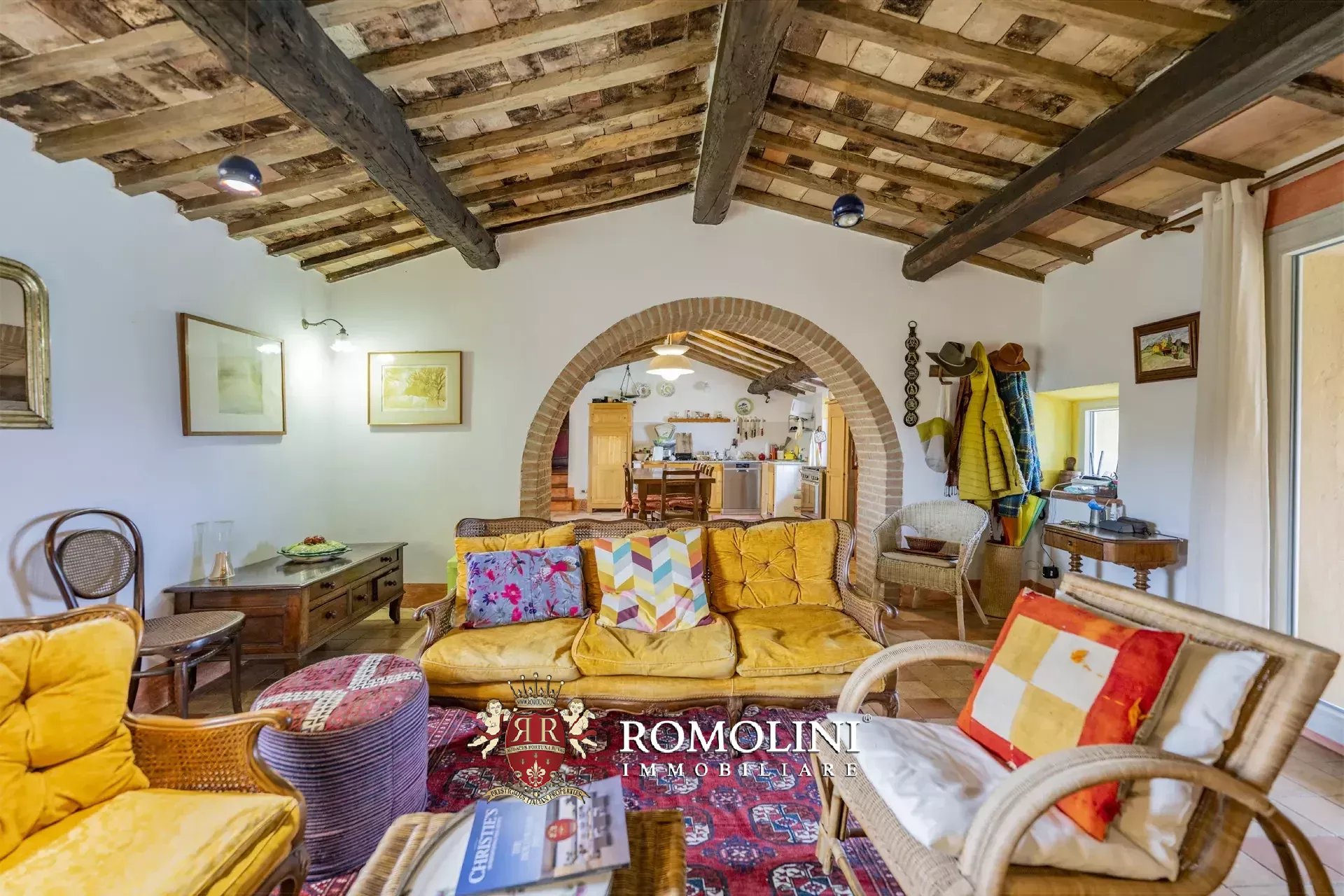 RUSTIC FARMHOUSE WITH POOL FOR SALE IN MOUNT AMIATA, MAREMMA