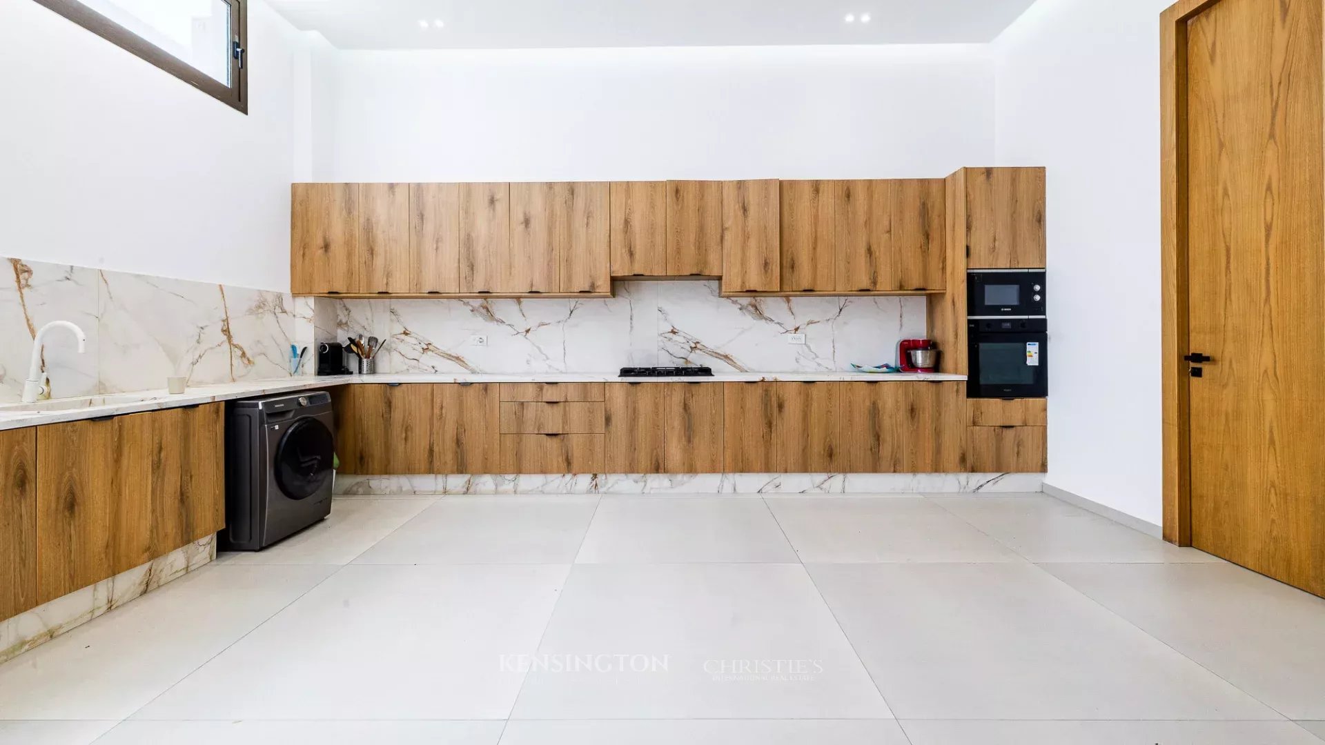 9 Bedroom Villa/Townhouse's Image 26