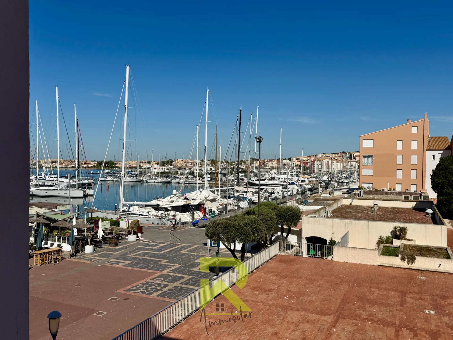 LE CAP D'AGDE -  Appartement 2 pièces traversant 1ère ligne