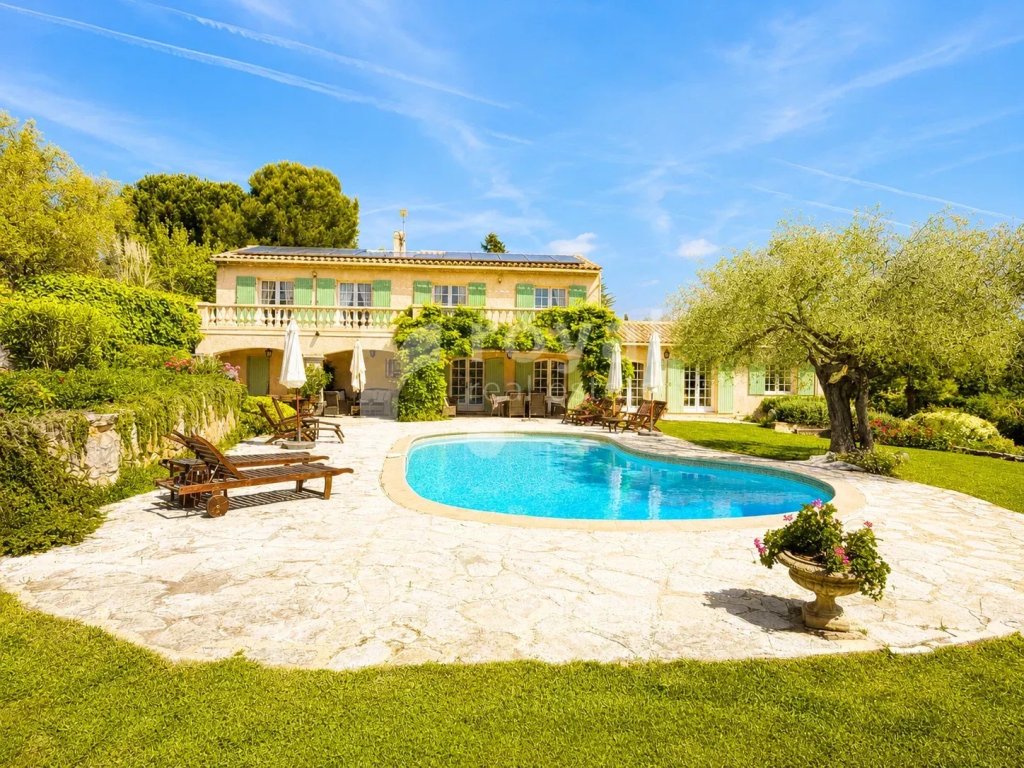 Villa for sale in Valbonne — VALBONNE - Nice Provençale villa with landscaped garden and pool