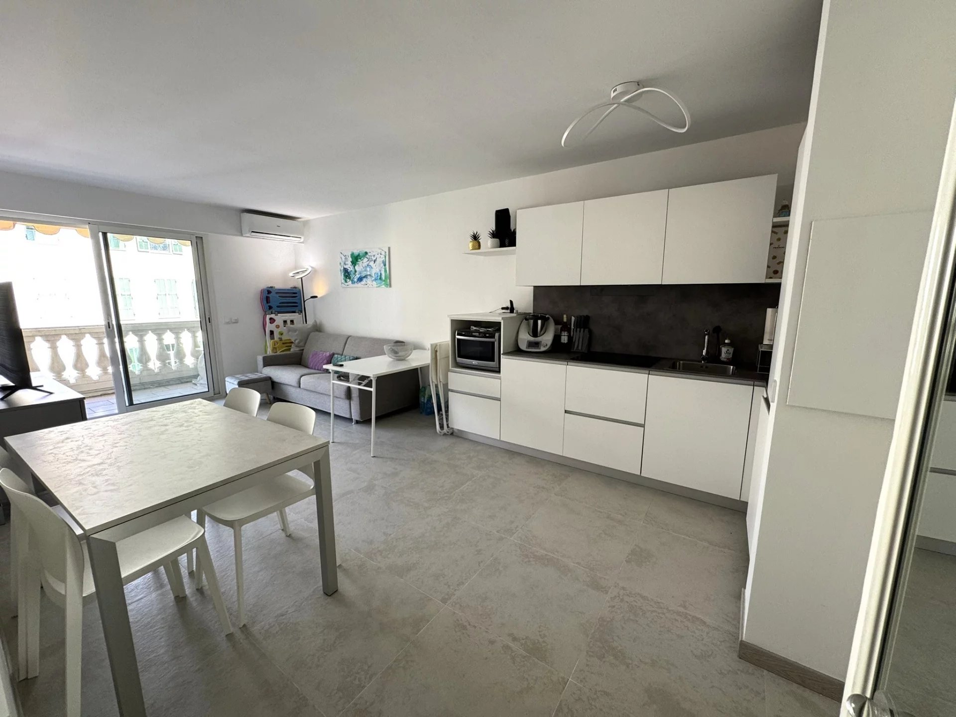 Menton centre, bord de mer, agreable 2 p avec terrasse