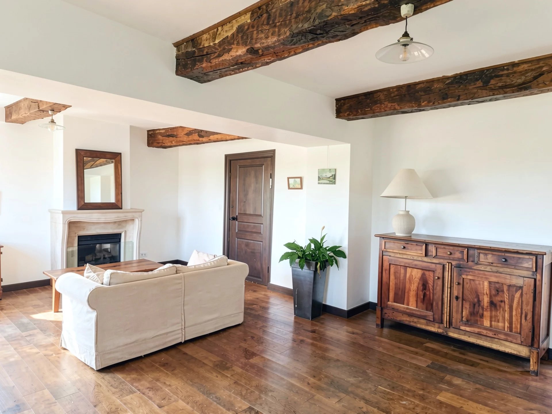 MAISON FAMILIALE DE CARACTÈRE AVEC PISCINE ET DE NOMBREUSES DÉPENDANCES — photo 9