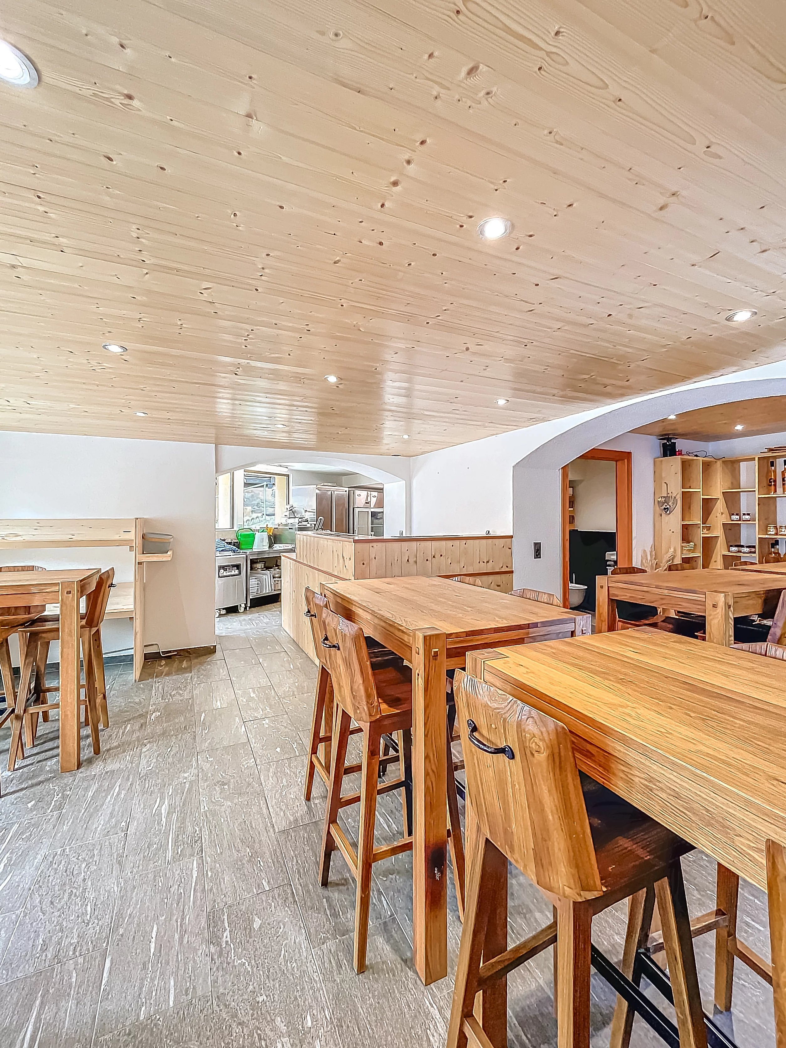 Charmant restaurant rénové dans un village authentique - Photo 2