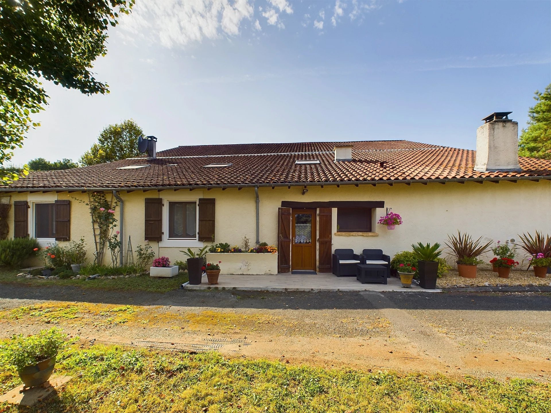 Belle maison en pierre au calme.....à voir!