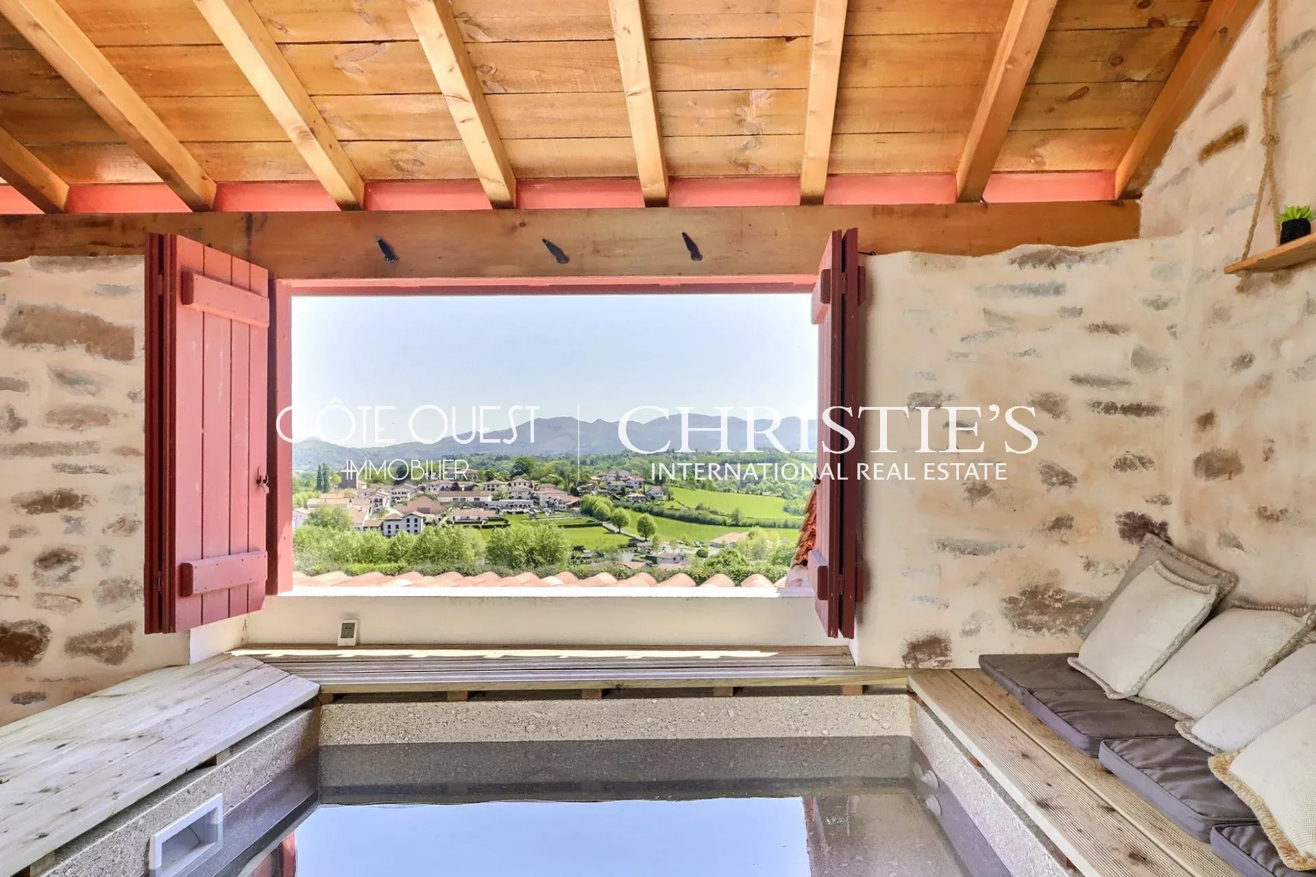 4 Bedroom Villa/Townhouse's Image 12
