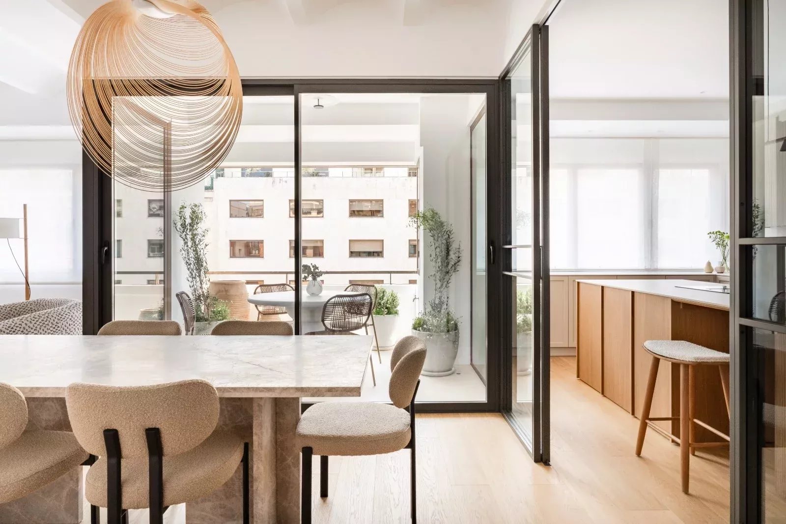 Appartement exclusif de 241 m² avec terrasse dans le quartier de Salamanca - picture 17 title=
