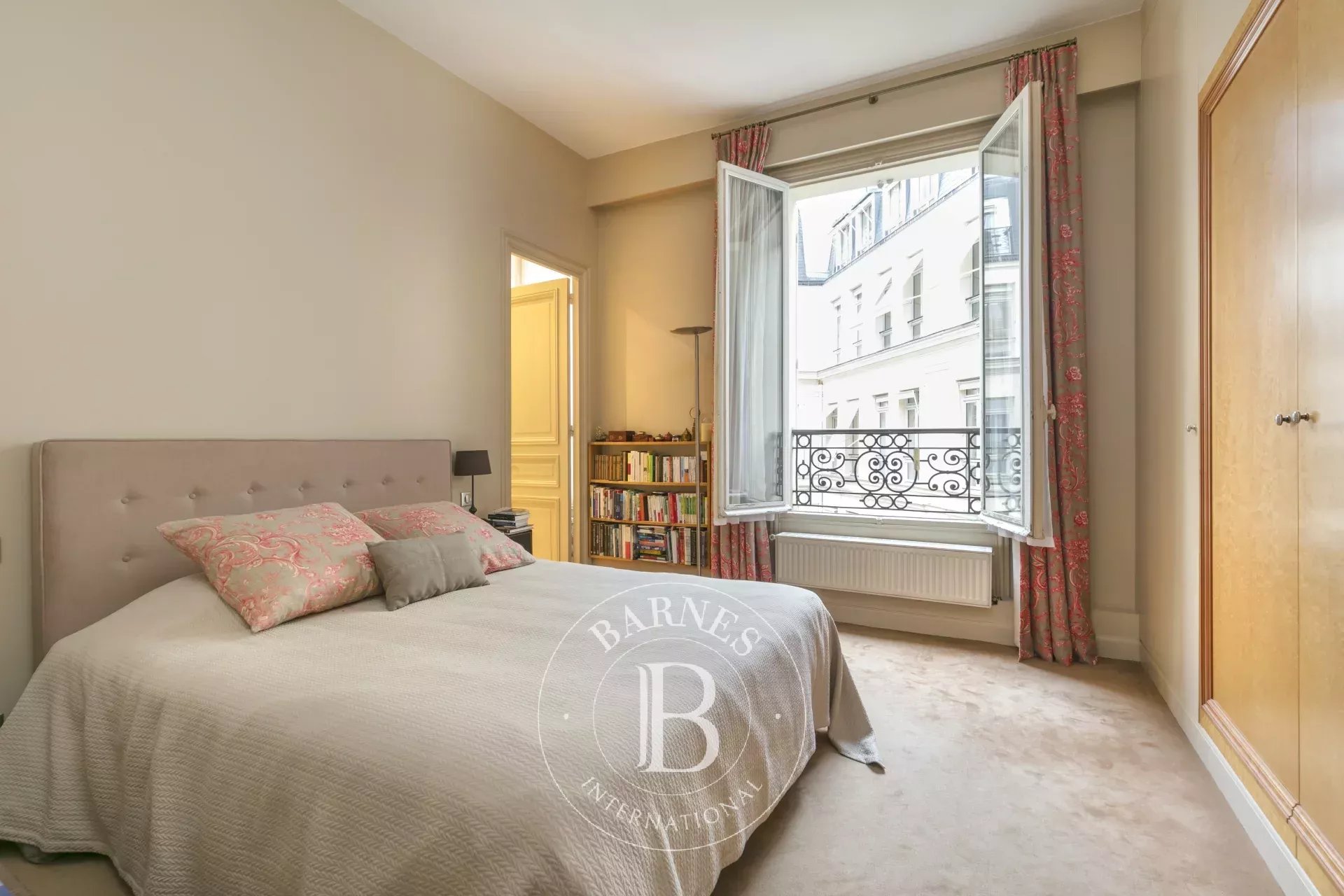 Daire Paris 8ème - picture 15