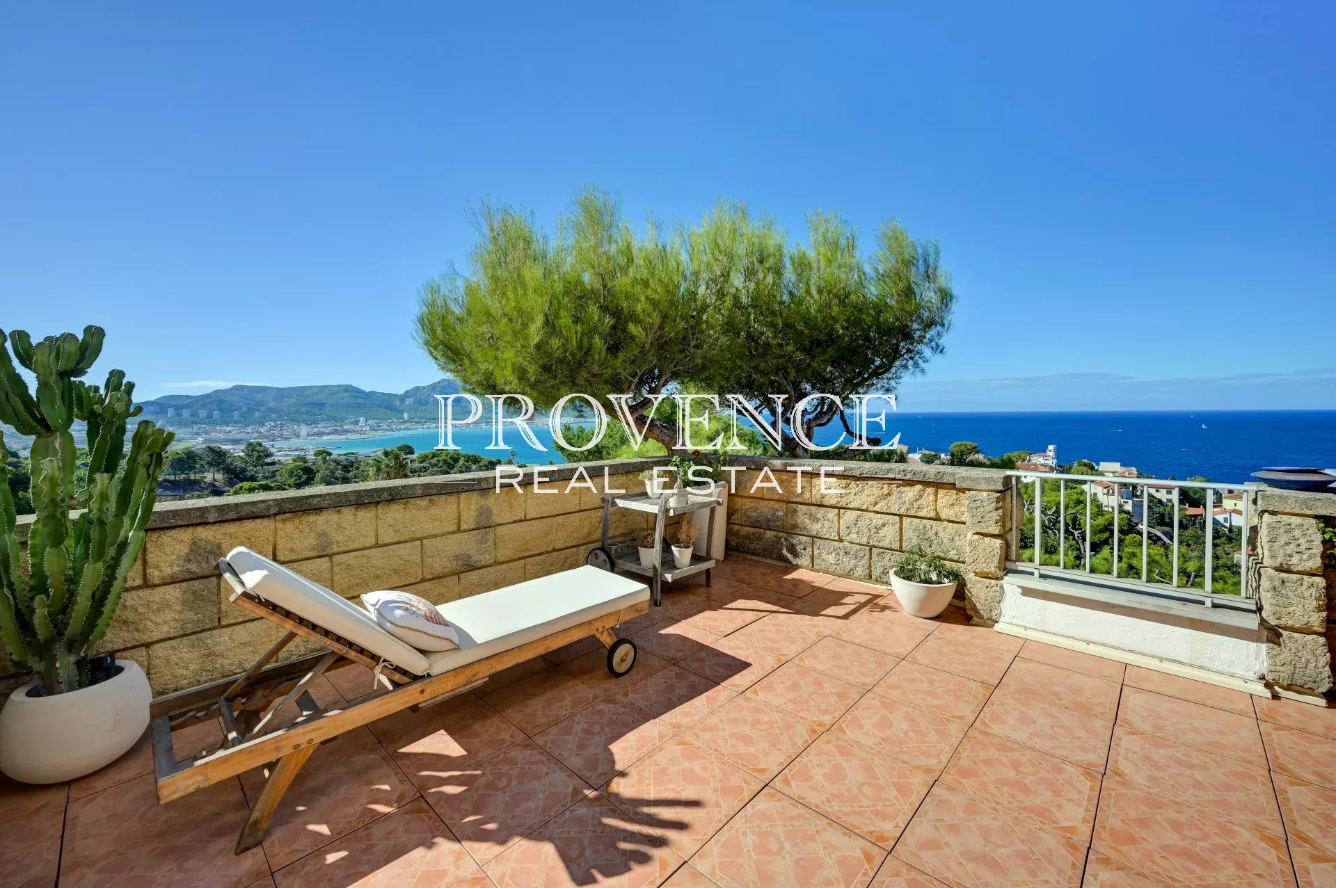 T3 92M² AVEC TERRASSE VUE MER