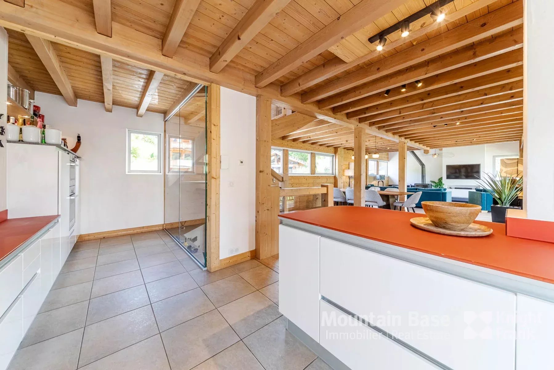 Photo of Stylish 5 bedroom chalet in central Morzine