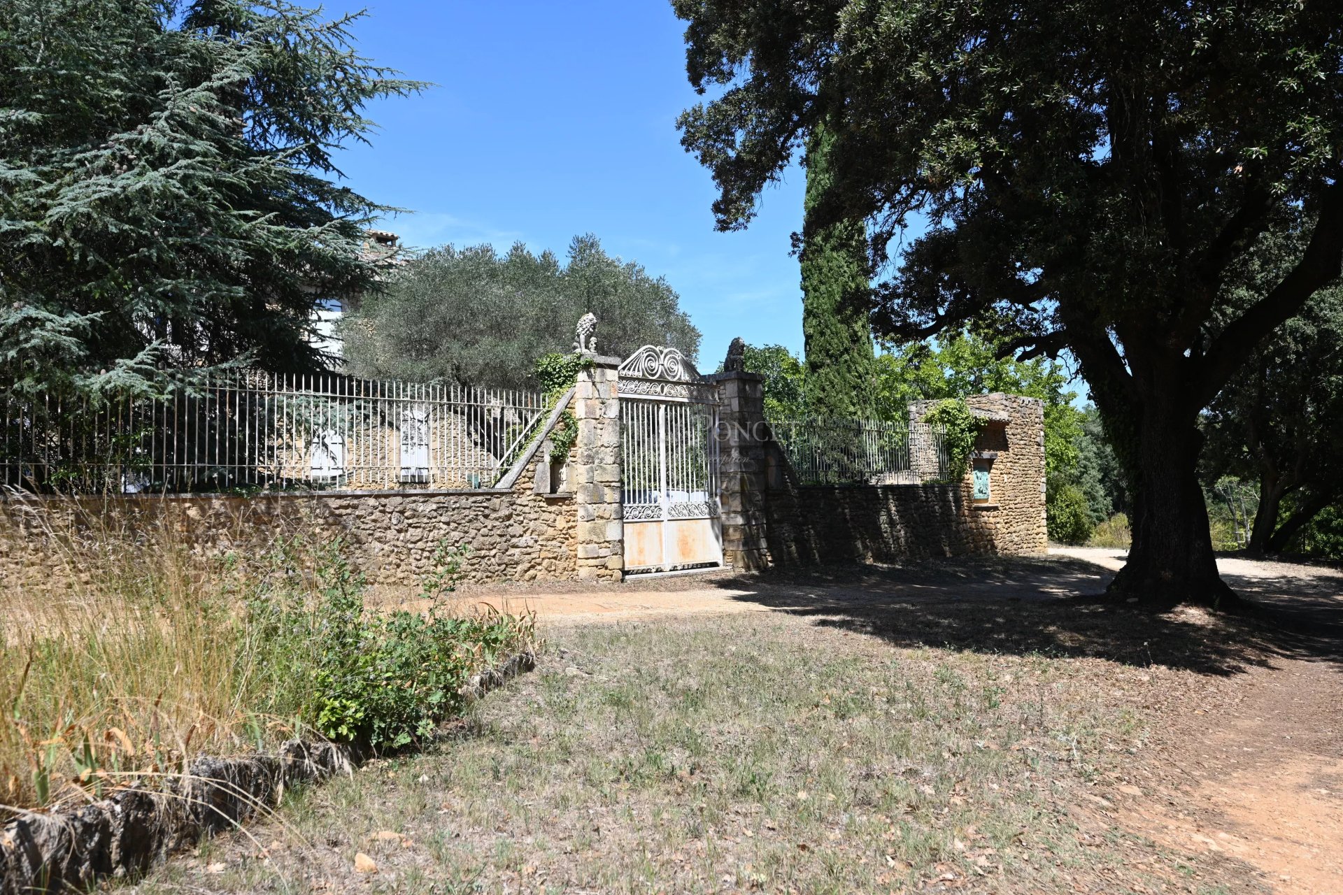 9 Bedroom Chateau's Image 17
