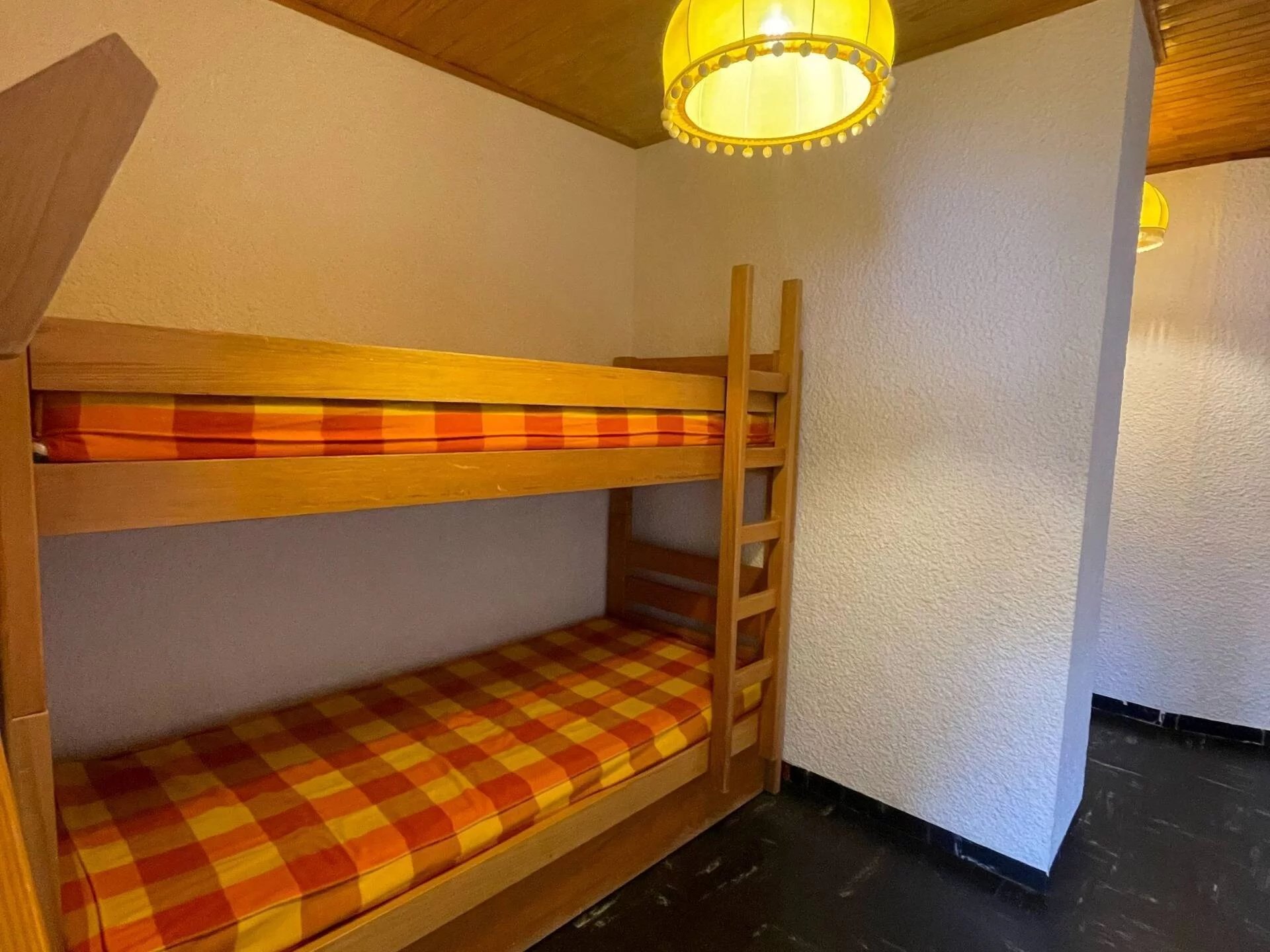 Midi N4 — Studio pour 4 personnes, au calme