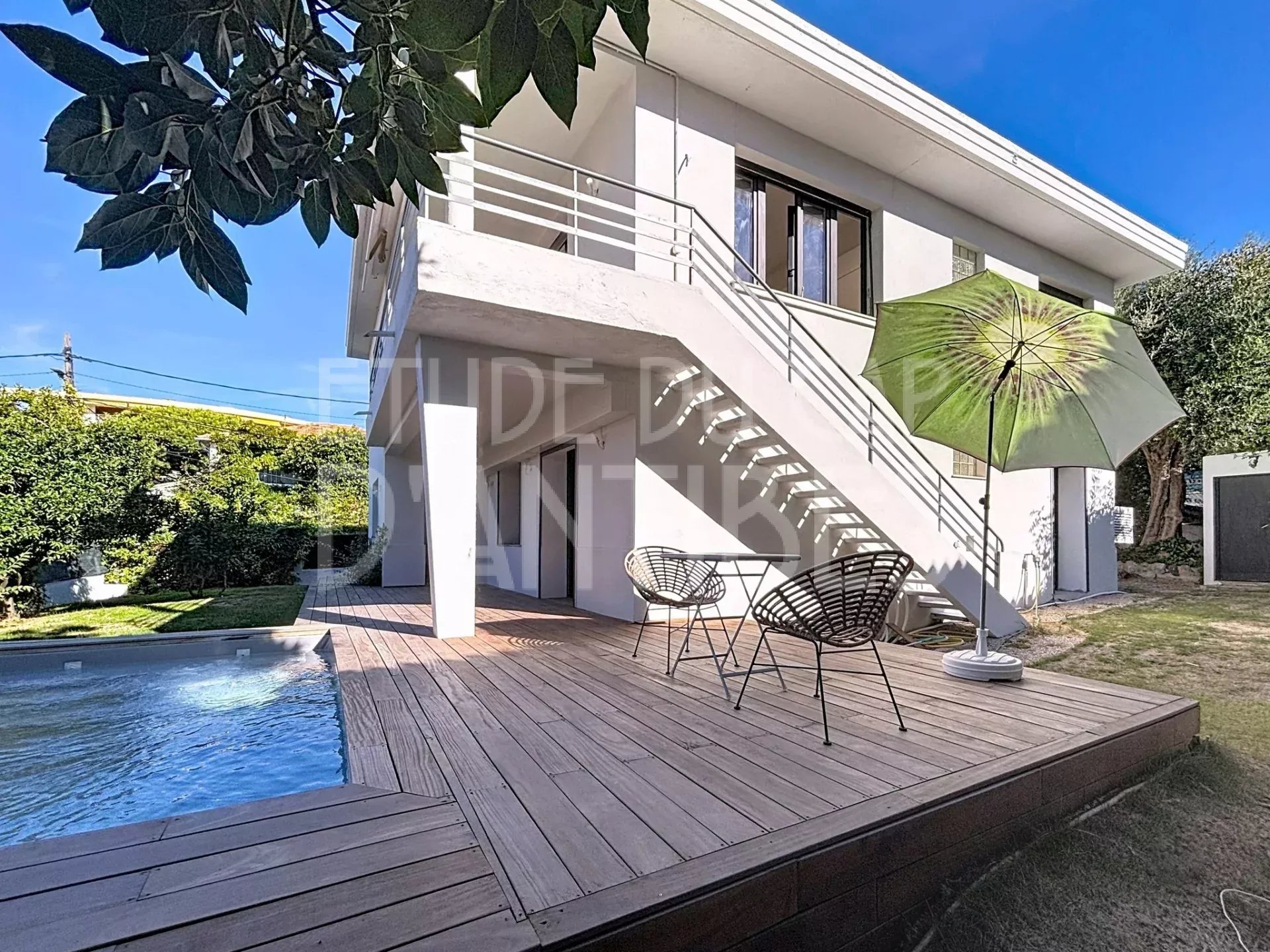 Maison de ville basse Rostagne avec Piscine à 600 mètres des plages.