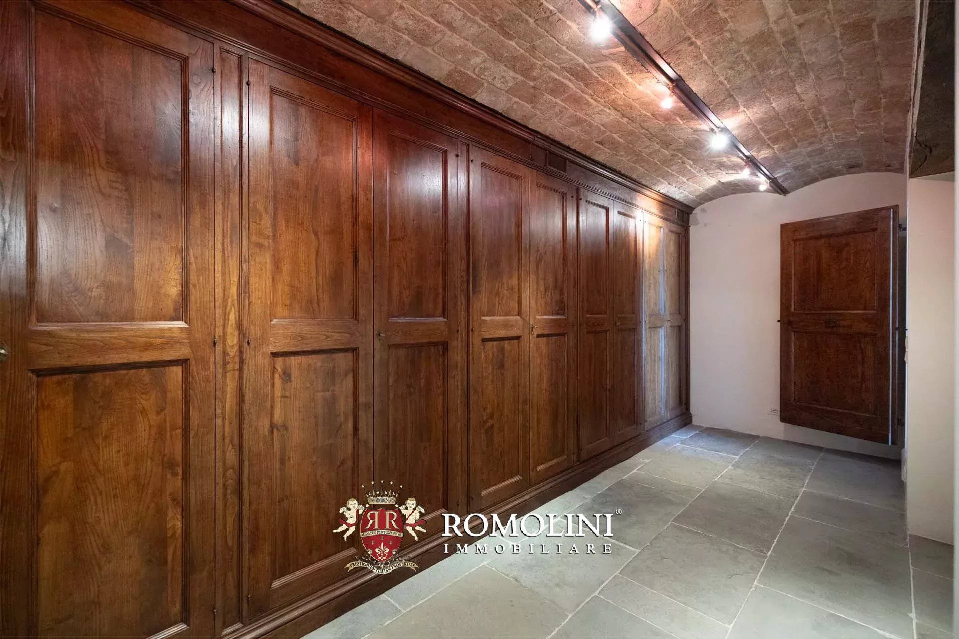 7 Bedroom Villa/Townhouse's Image 70