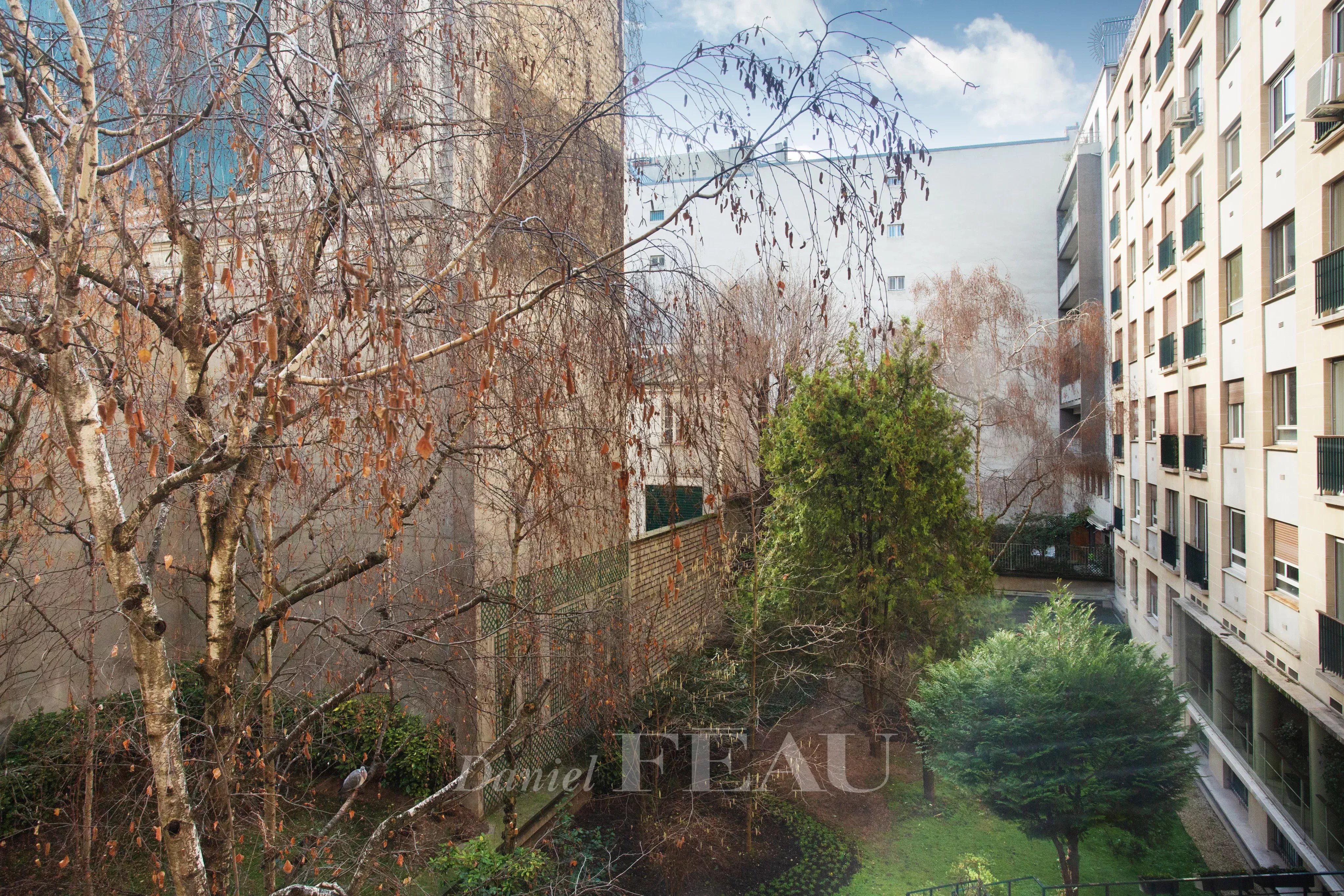 Sale Apartment Paris 16th