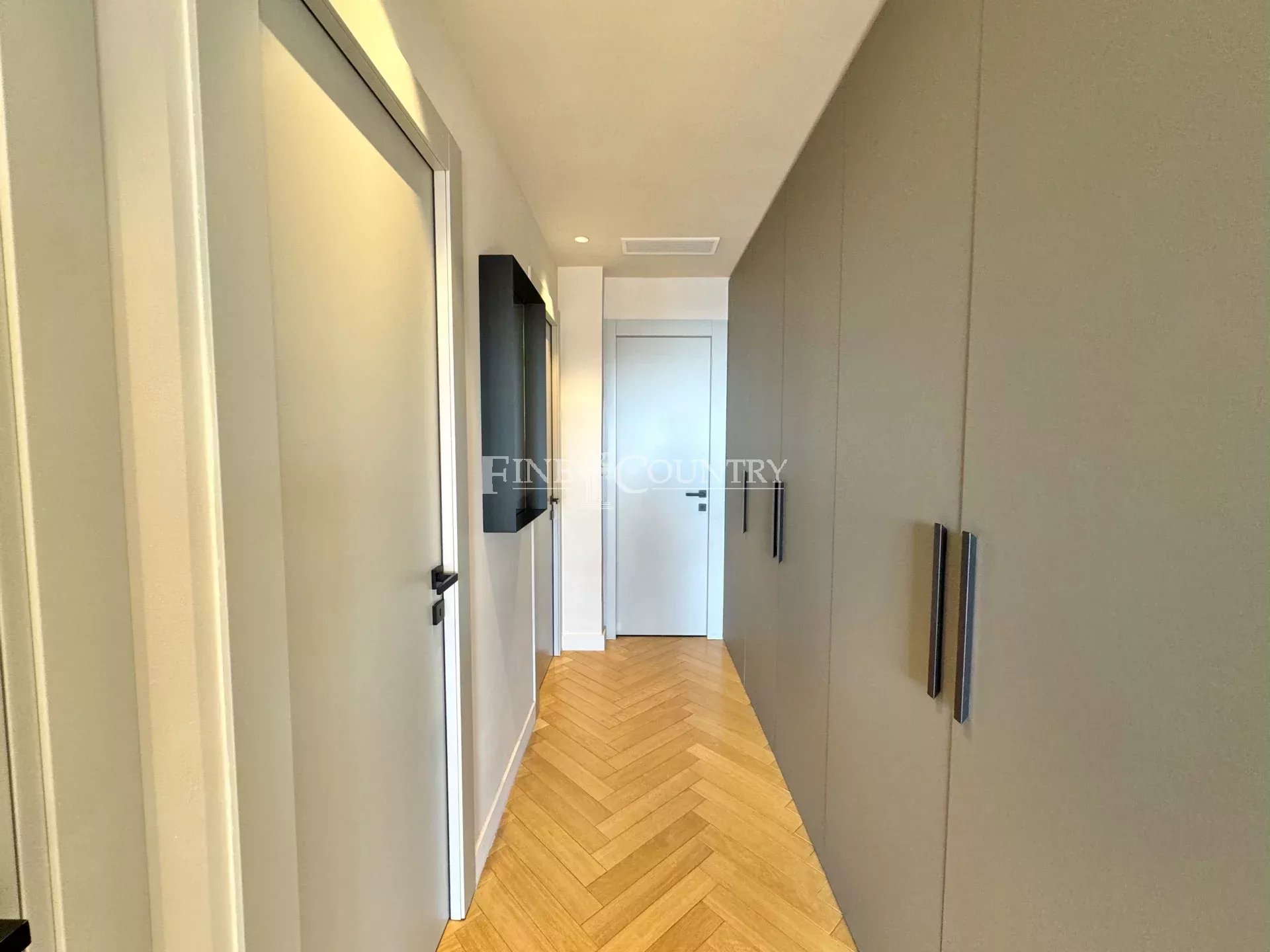 Photo of Topfloor apartment for sale in the Banane, Cannes