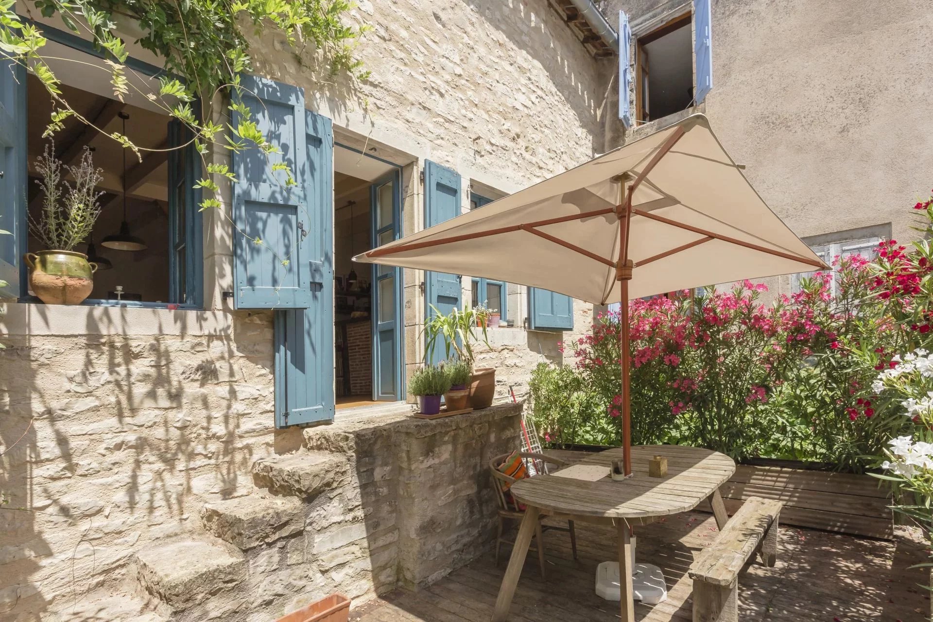 Magnifique maison de village avec terrasse.