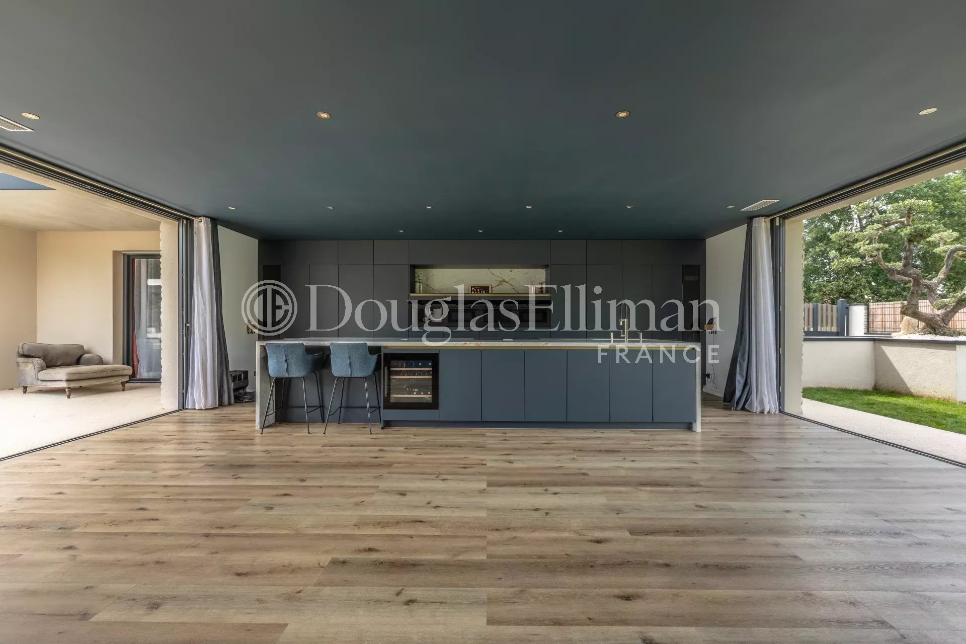 LA BREDE – Contemporary Villa - Picture n°3