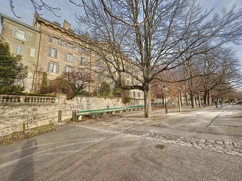 Elégance et charme au coeur de la cité de Calvin