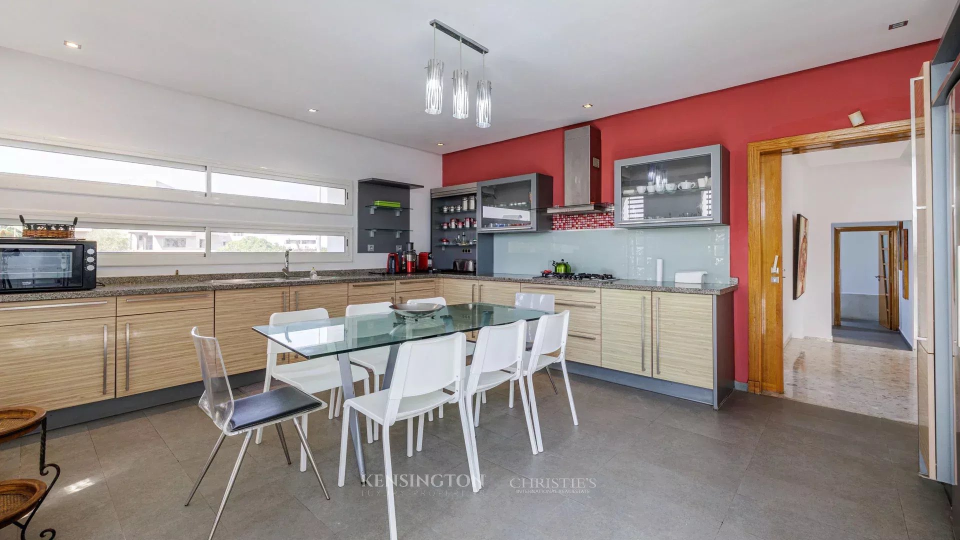 5 Bedroom Villa/Townhouse's Image 4