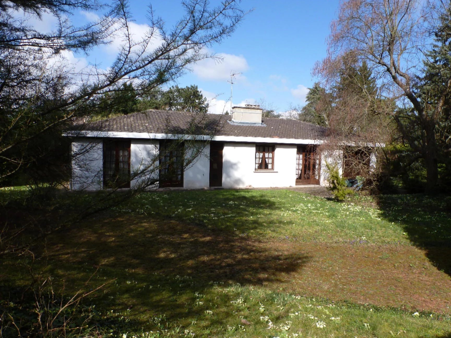 MAISON DE PLAIN PIED CENTRE ECULLY