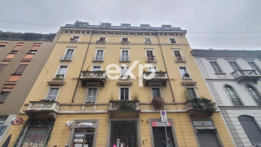 PROPONIAMO LOCALE COMMERCIALE IN ZONA ESCLUSIVA