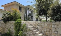 Contemporary Villa in a Desirable Residential Area in Roquefort-les-Pins — photo 2 of 4