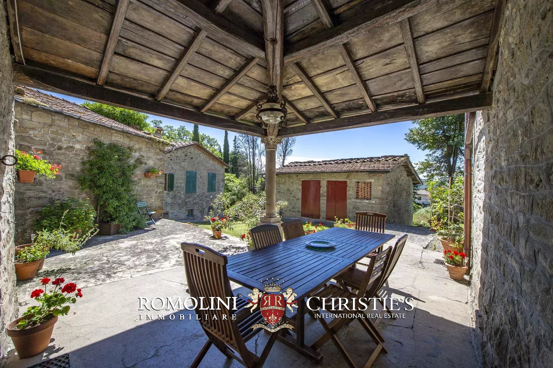 MANOR HOUSE FOR SALE IN CAPRESE MICHELANGELO, TUSCANY