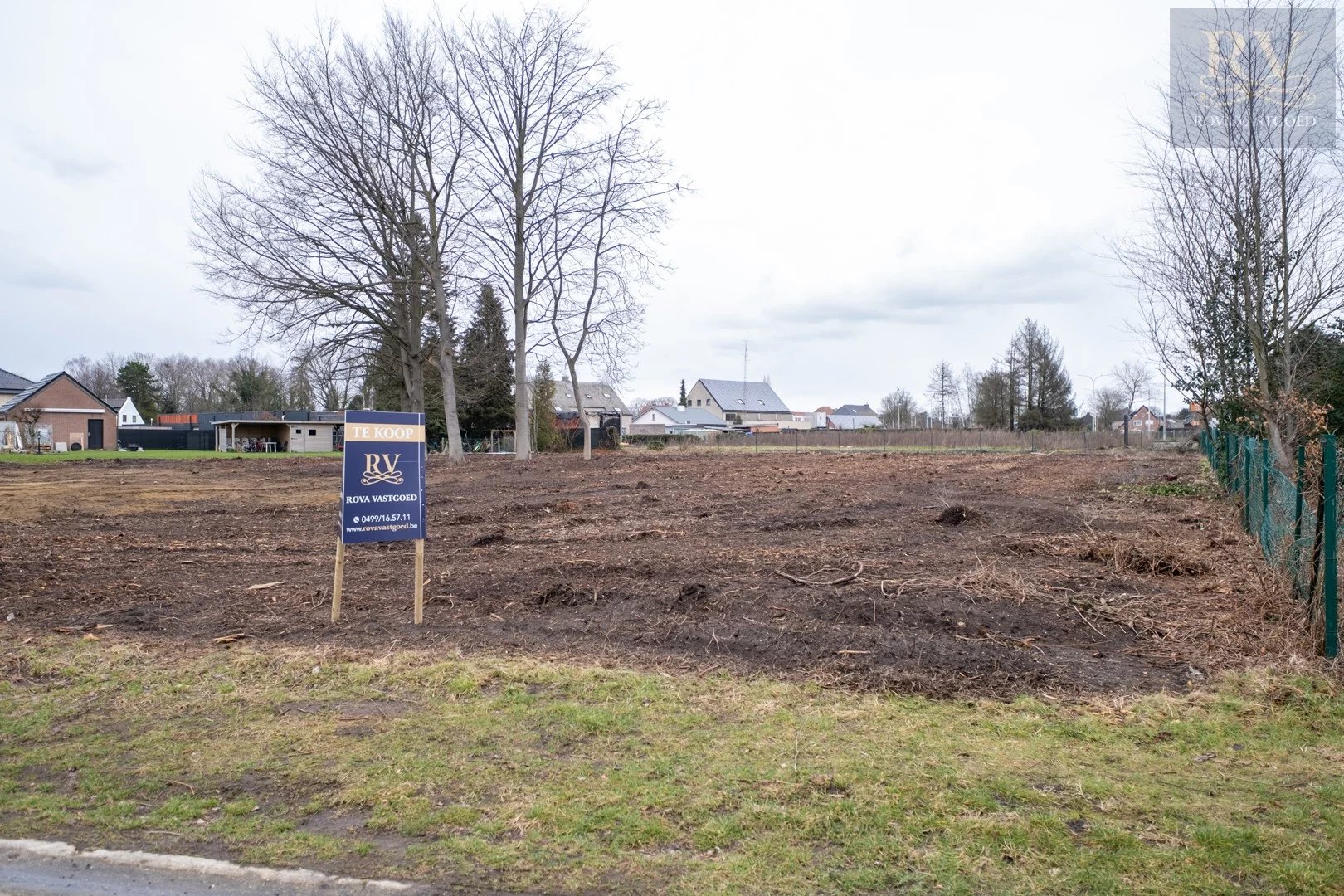 RUIM BOUWPERCEEL VOOR HOB  VAN 7A04CA IN DOOLOPENDE STRAAT IN ZONHOVEN