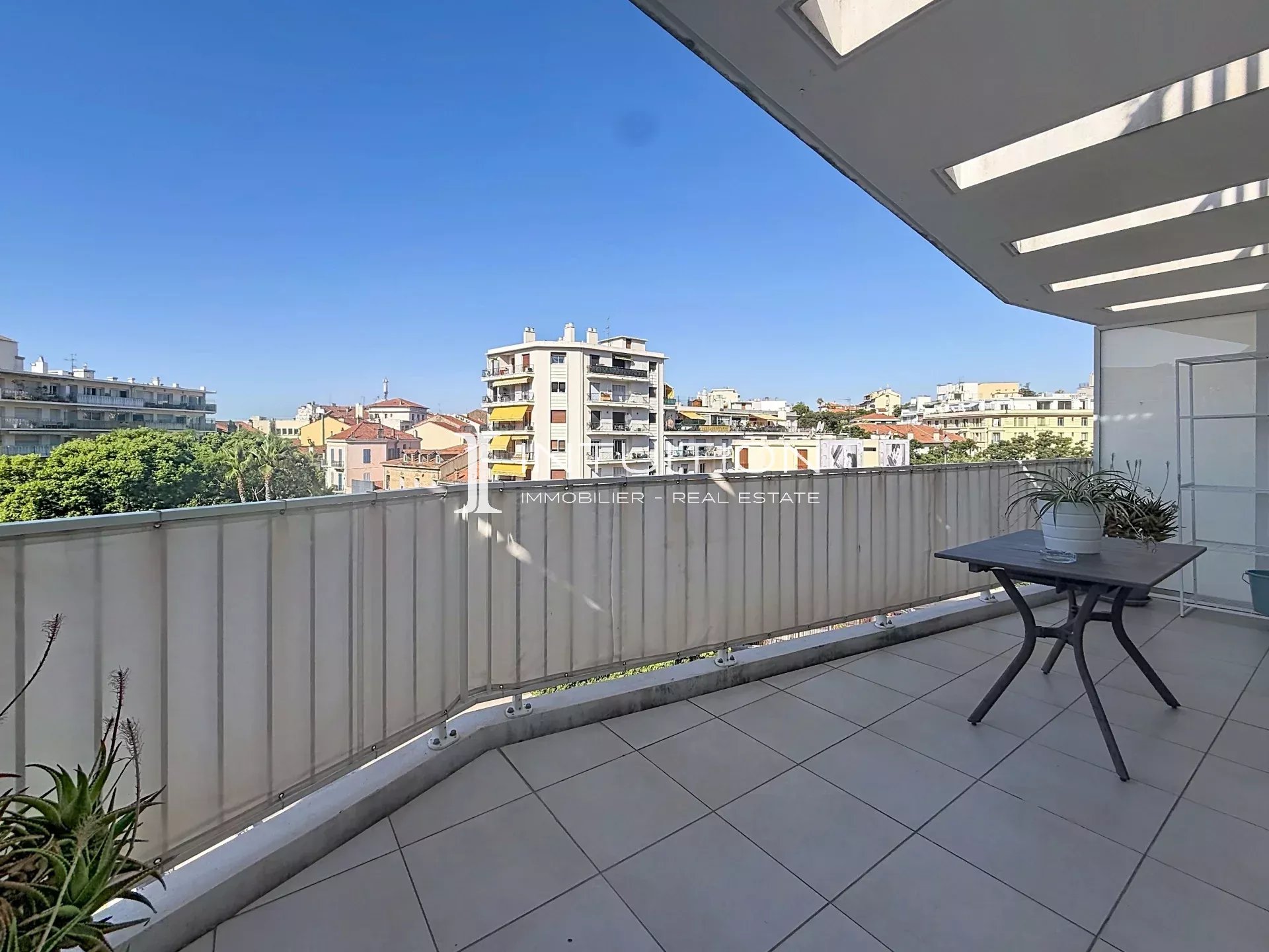 Cannes - République : Appartement avec terrasse et garage