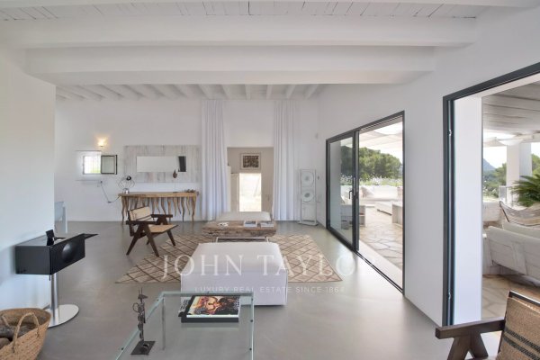 Luxury 9-Bedroom Family Villa for Sale in Jes&uacute;s, Ibiza | Legacy Estate — photo 4