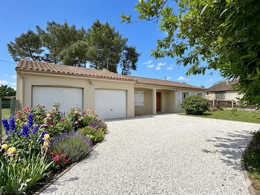 Maison de plain-pied 3 chambres à Savigny-Lévescault