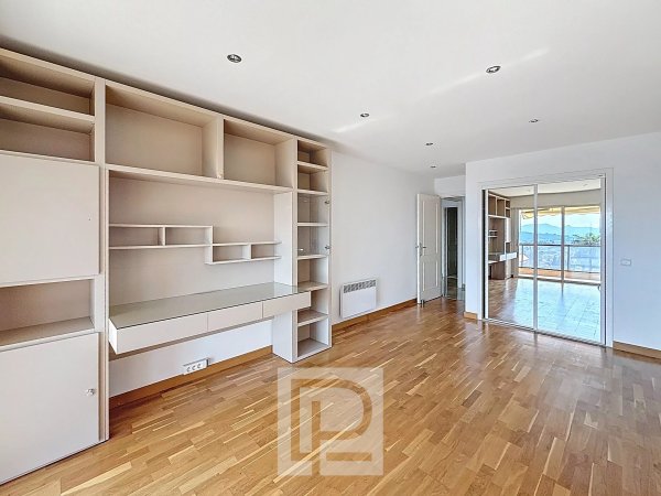 Luxury Apartment in Le Cannet with Sea & Esterel Views — photo 6