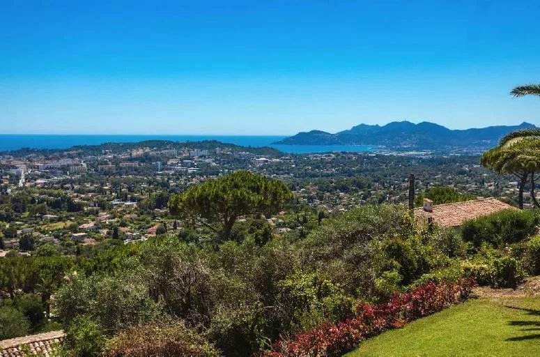 TRES GRANDE PROPRIETE AVEC UNE SPECTULAIRE VUE PANORAMIQUE