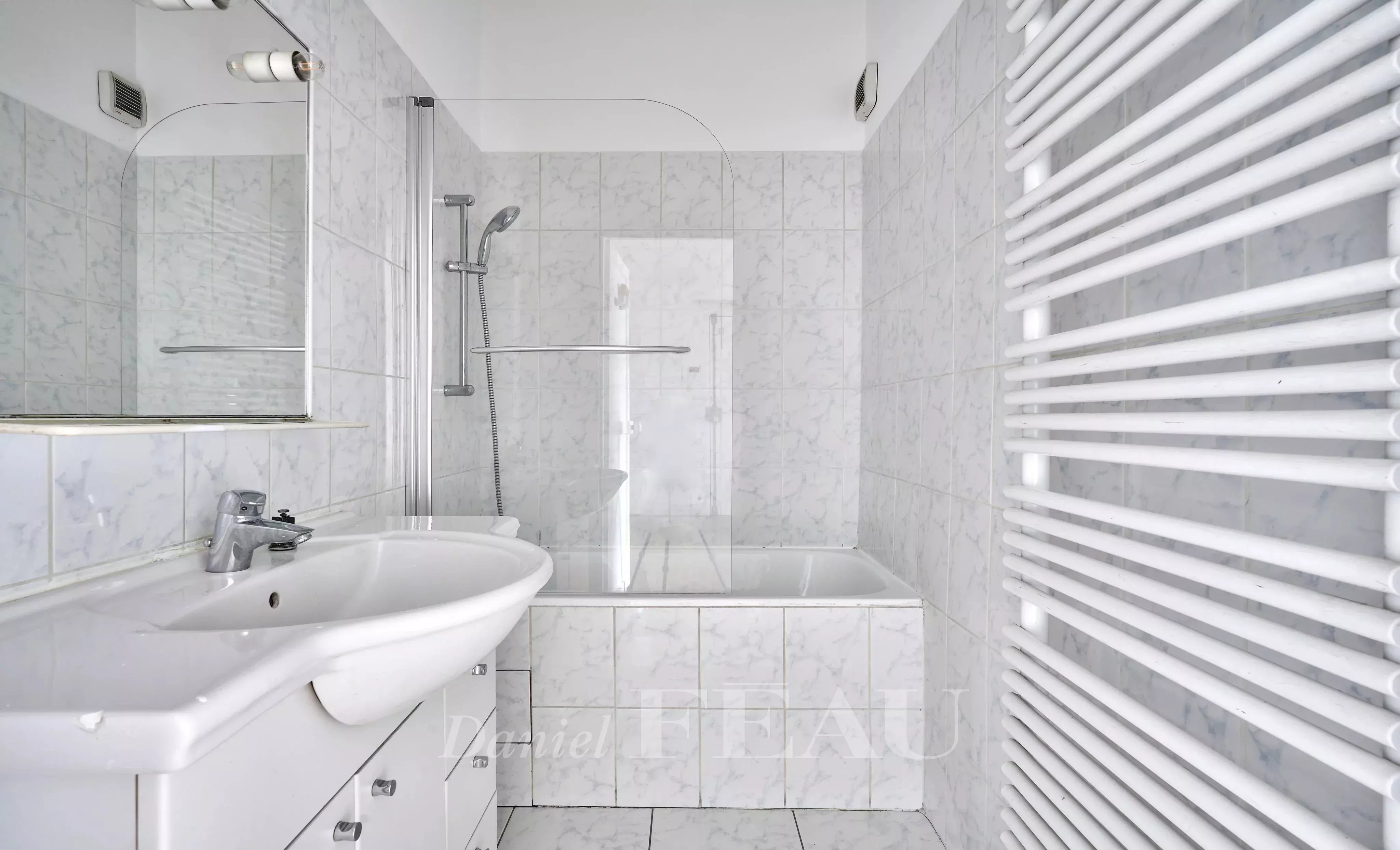 Sale Apartment Paris 17th