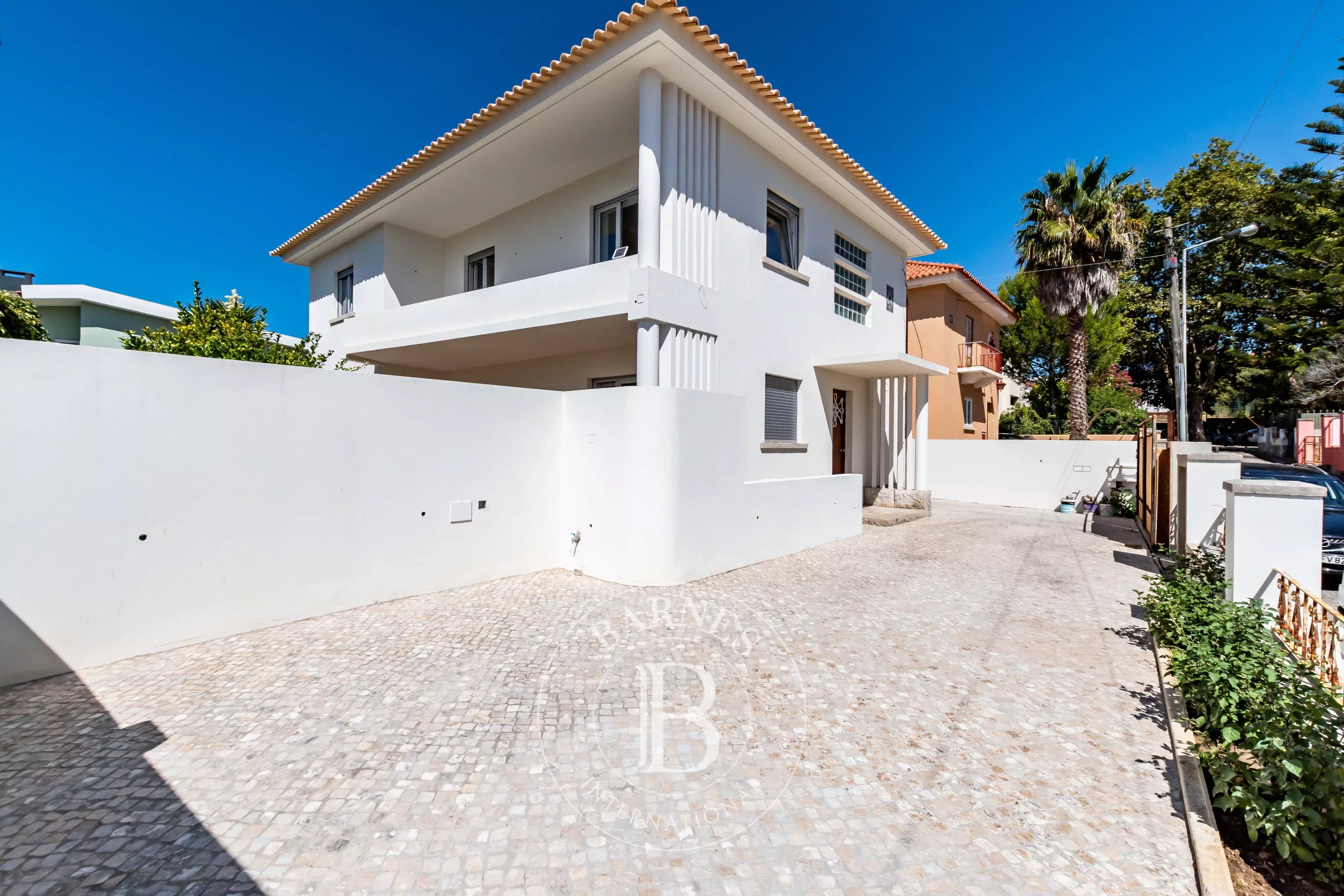 Refurbished Home in Parede with Expansion Potential